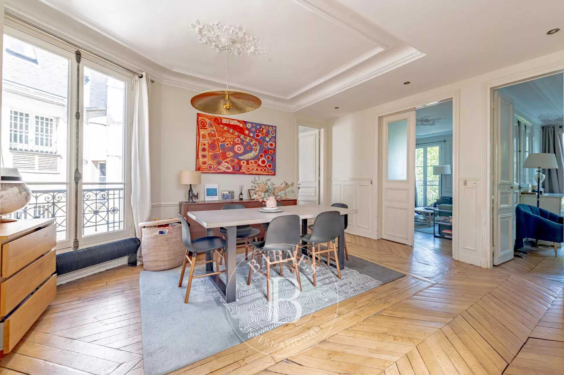 Paris  - Appartement 5 Pièces 3 Chambres