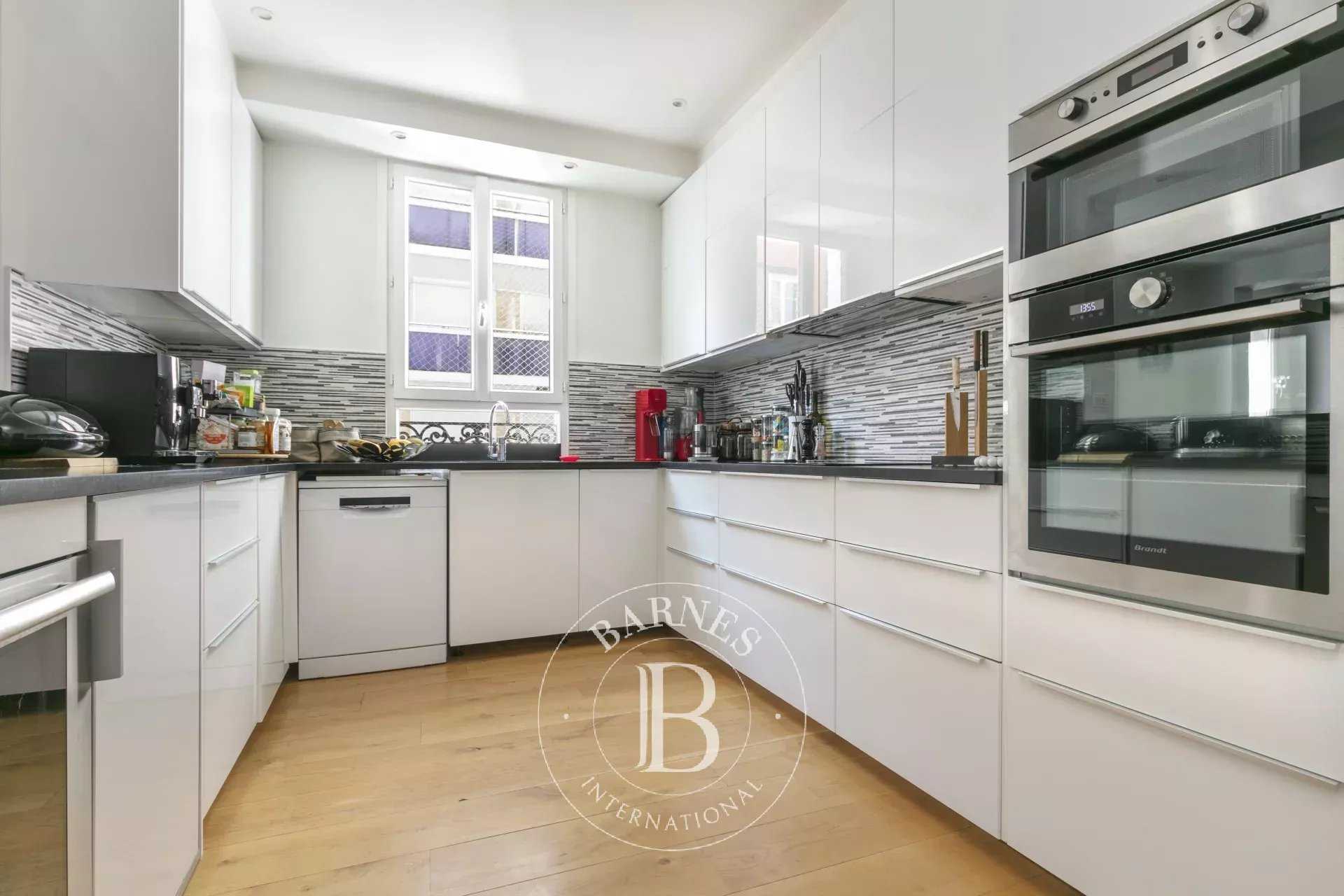 Paris  - Maison 6 Pi&egrave;ces 4 Chambres