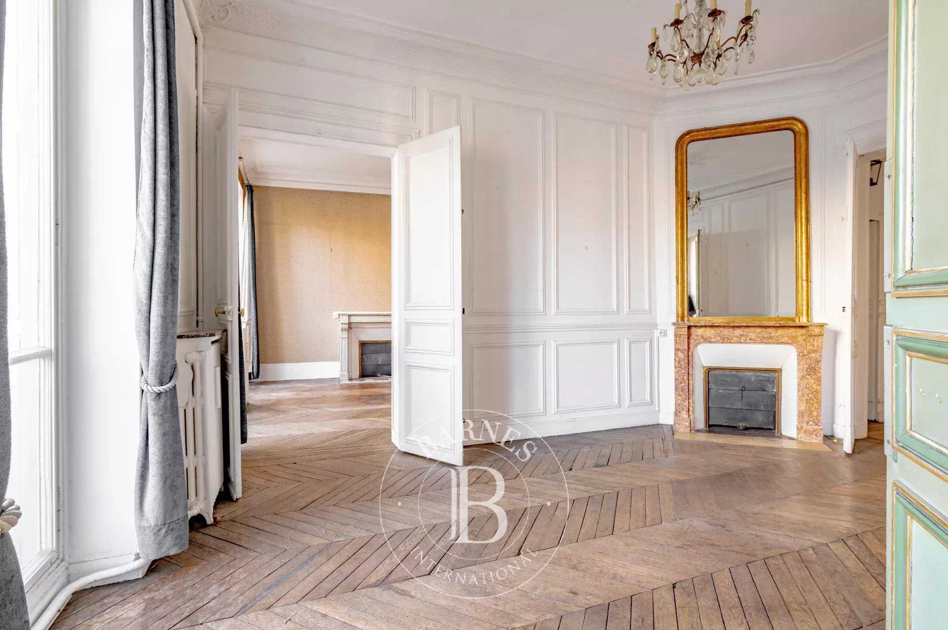 Paris  - Appartement 4 Pi&egrave;ces 2 Chambres