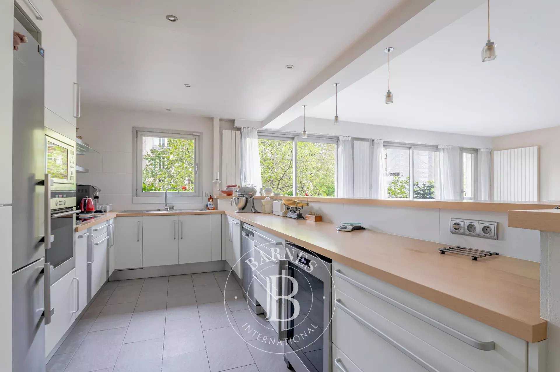 Paris  - Appartement 6 Pi&egrave;ces 4 Chambres