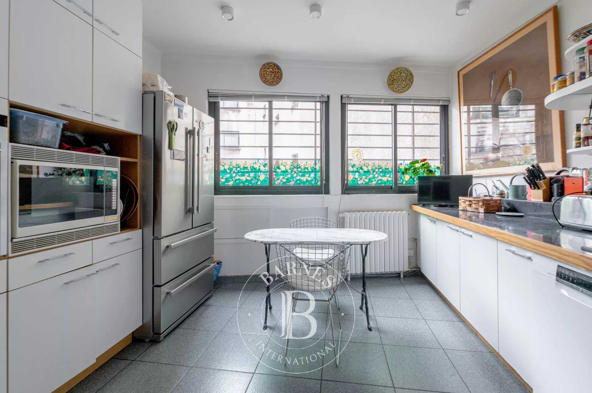 Paris  - Appartement 4 Pi&egrave;ces 2 Chambres