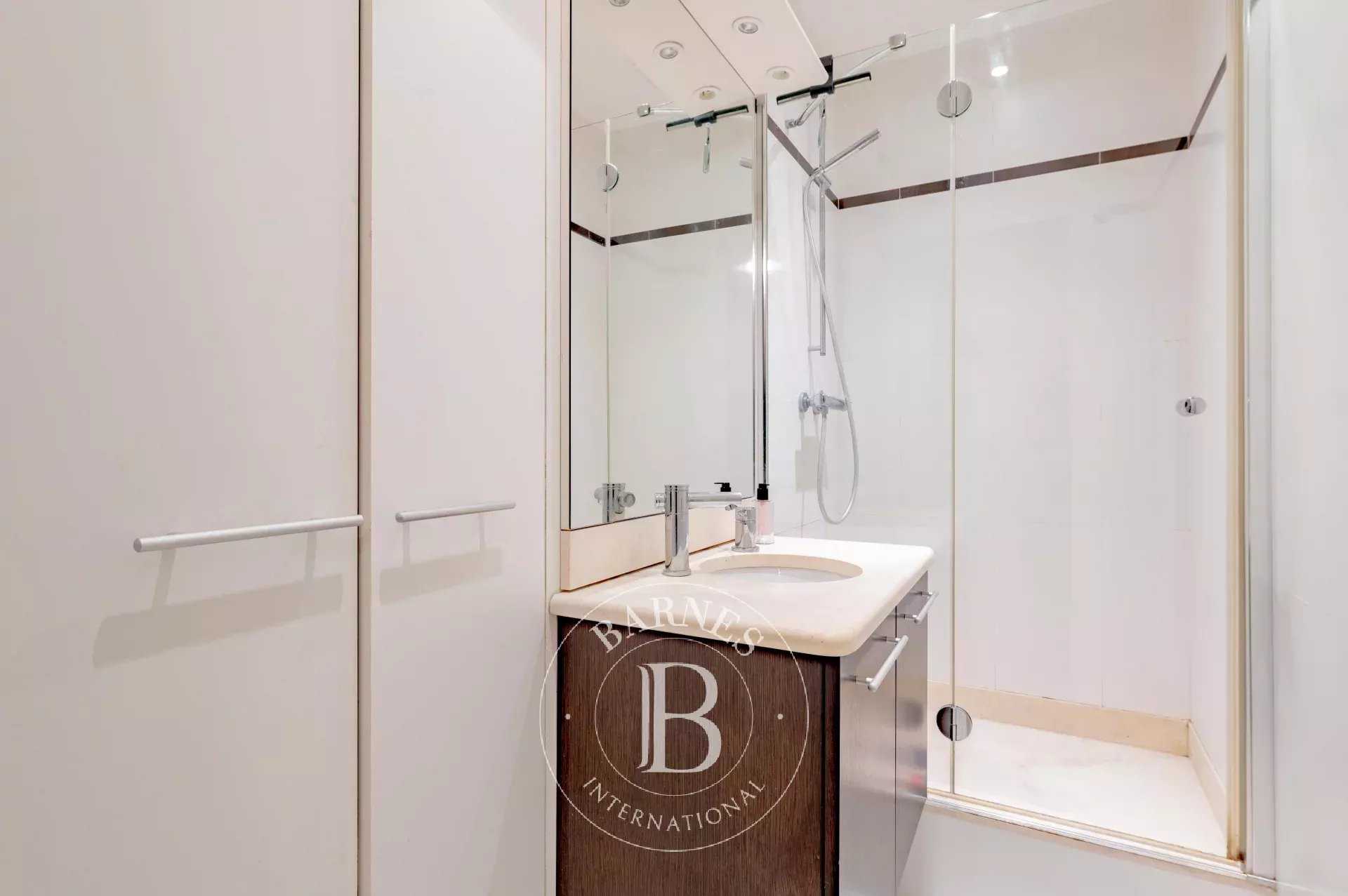 Paris  - Appartement 3 Pi&egrave;ces 2 Chambres