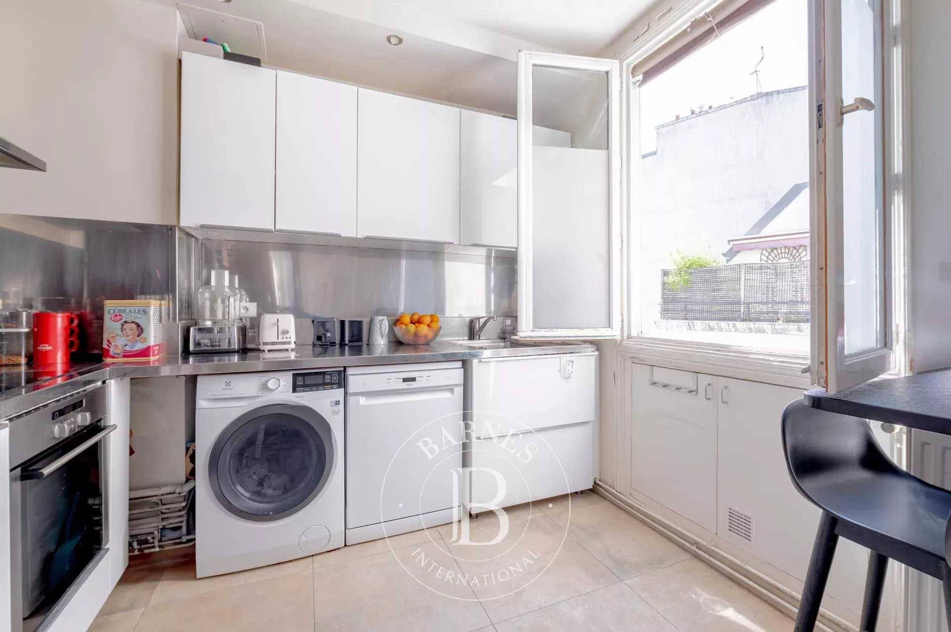 Paris  - Appartement 5 Pièces 3 Chambres