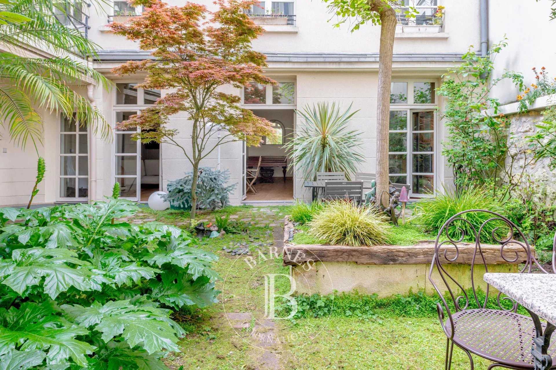 Paris  - Appartement 5 Pi&egrave;ces 3 Chambres