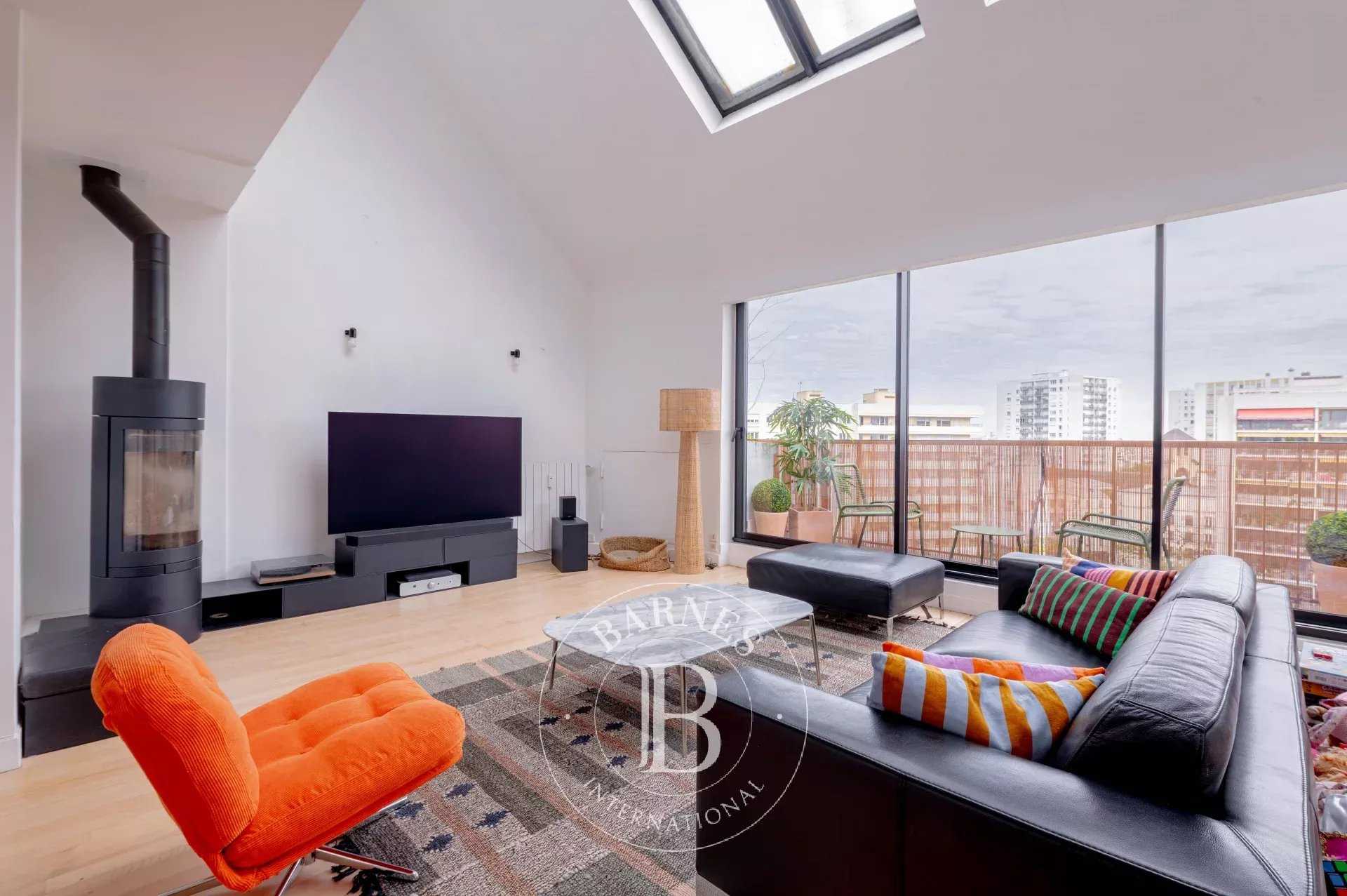 Paris  - Appartement 5 Pi&egrave;ces