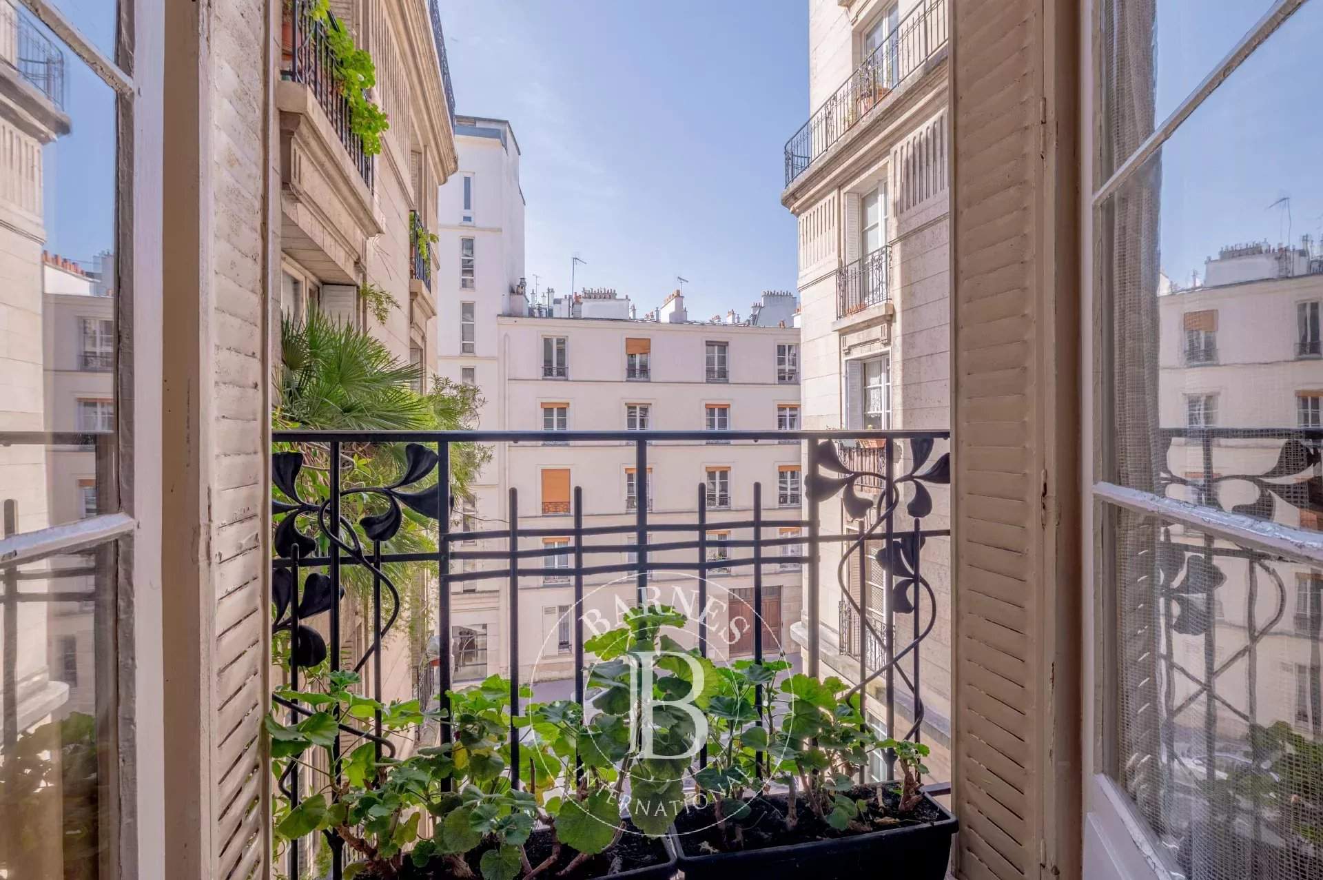 Paris  - Apartment 3 Bedrooms - picture 1