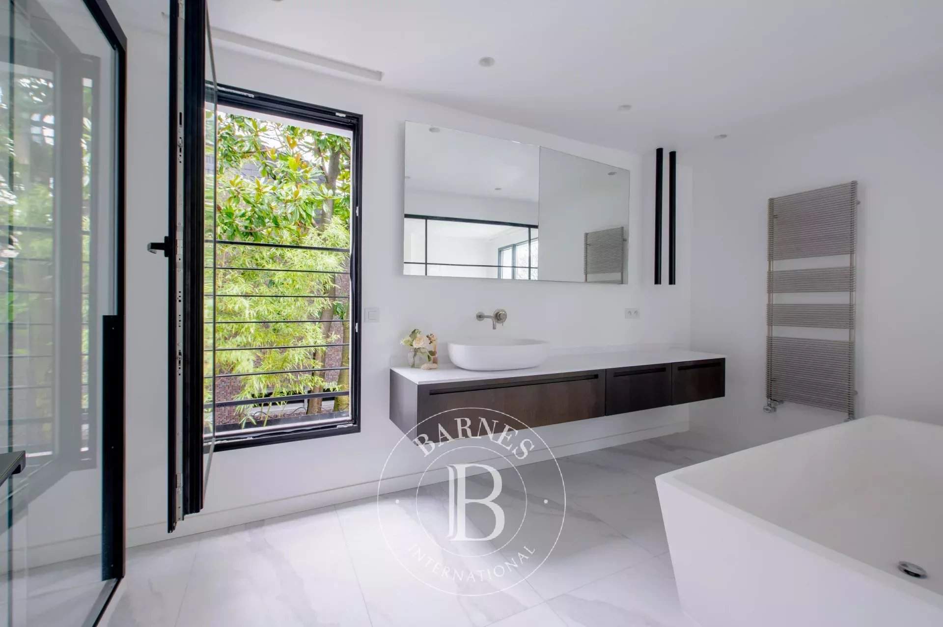 Paris  - House 4 Bedrooms - picture 9