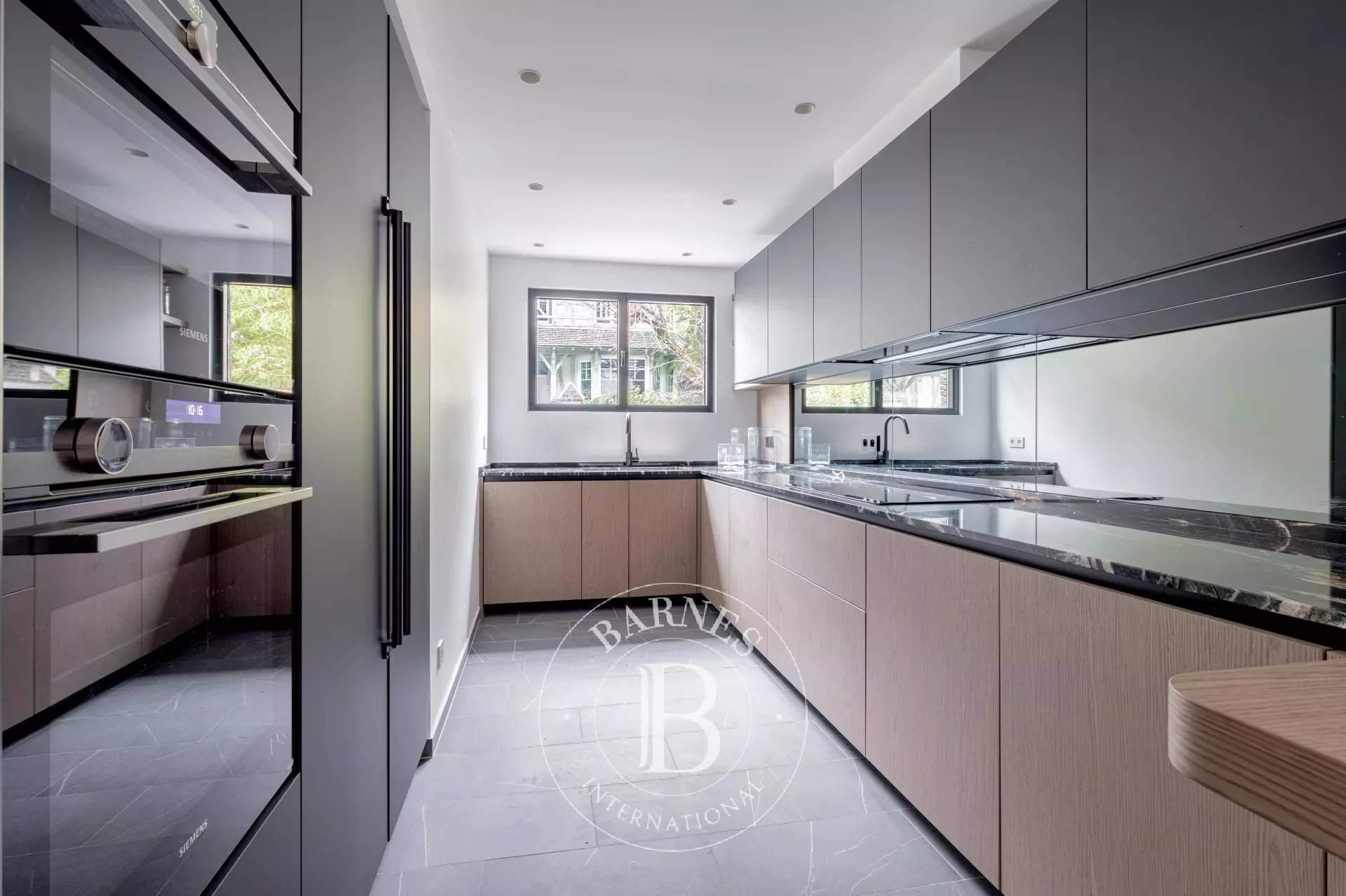 Paris  - House 4 Bedrooms - picture 6