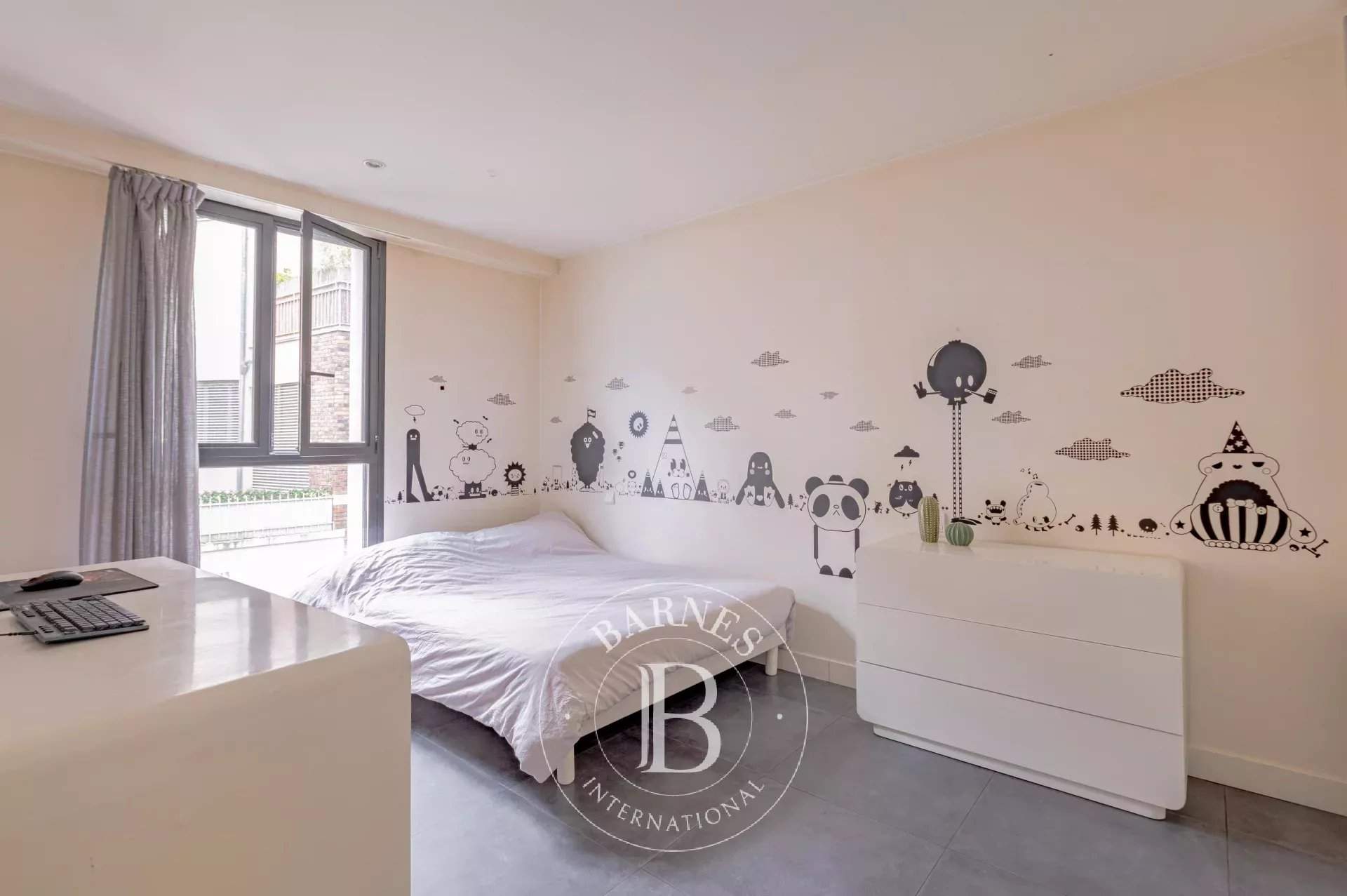 Paris  - House 3 Bedrooms - picture 8