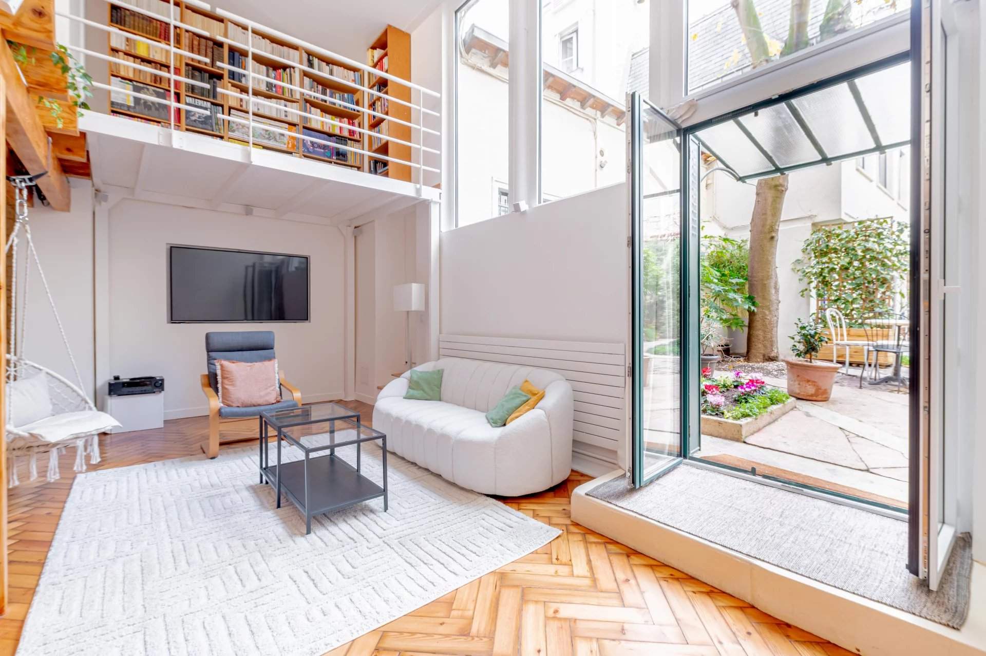 Paris  - Appartement 5 Pi&egrave;ces 2 Chambres - picture 1