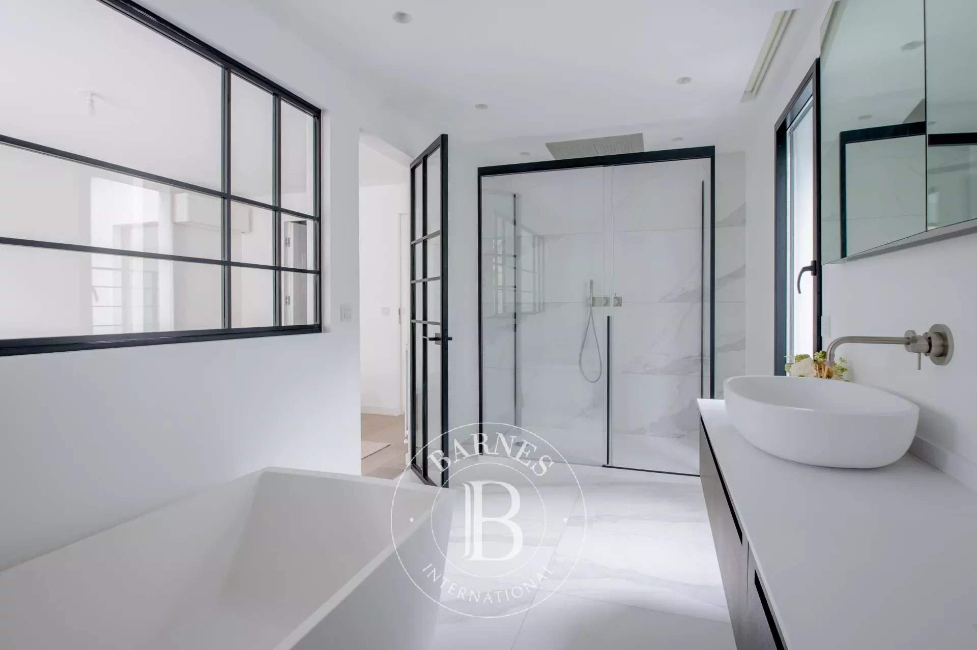 Paris  - House 4 Bedrooms - picture 10