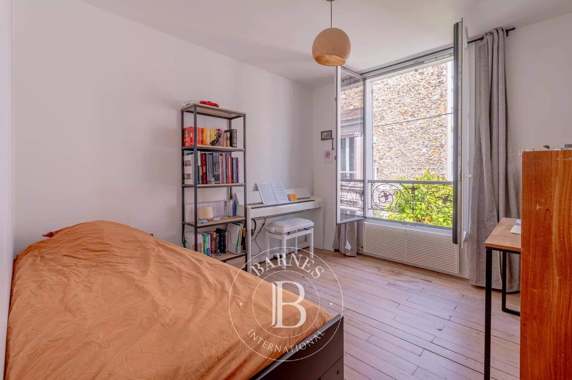 Paris  - House 4 Bedrooms - picture 9