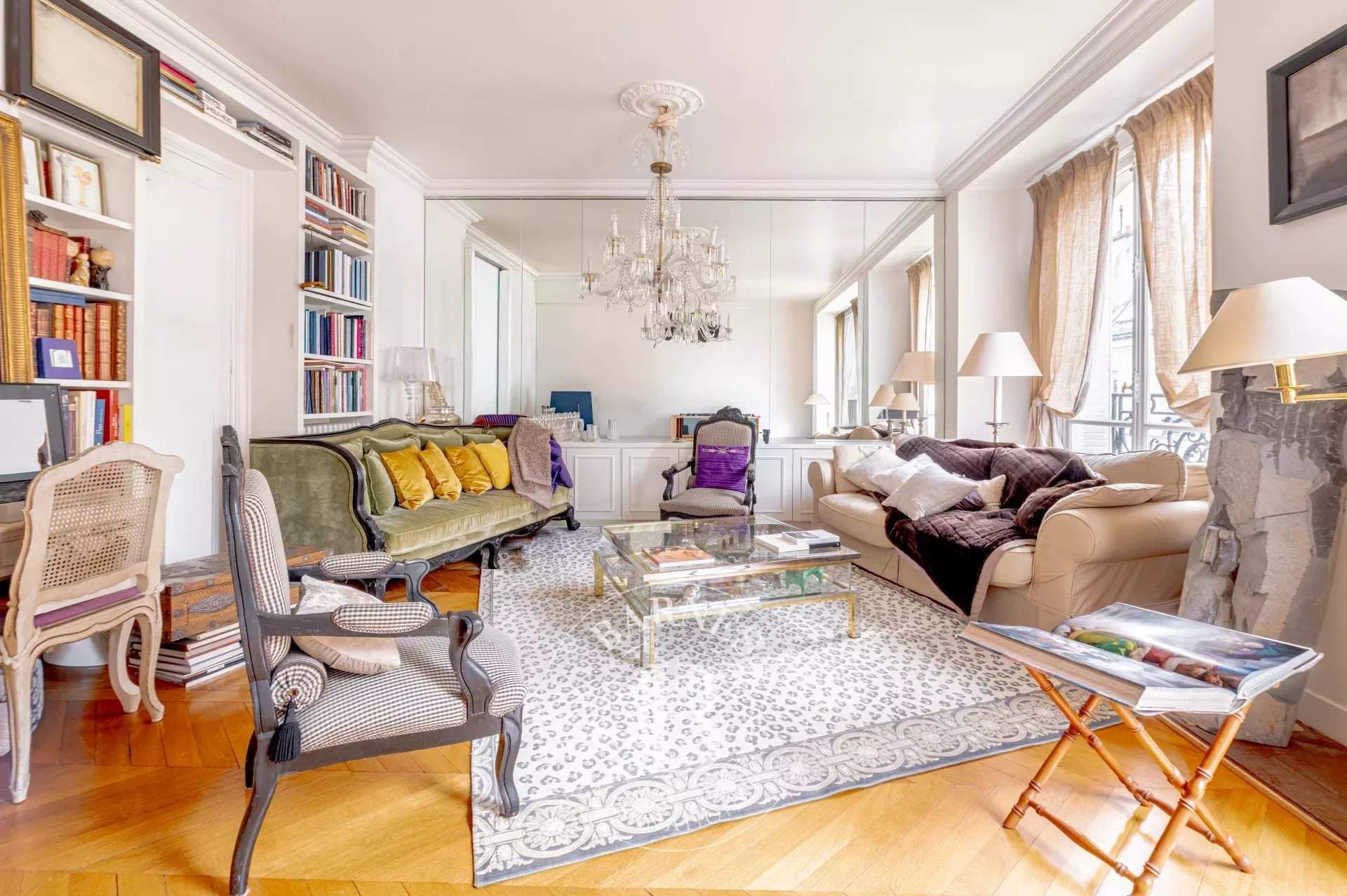 Paris  - Appartement 5 Pi&egrave;ces 3 Chambres - picture 1