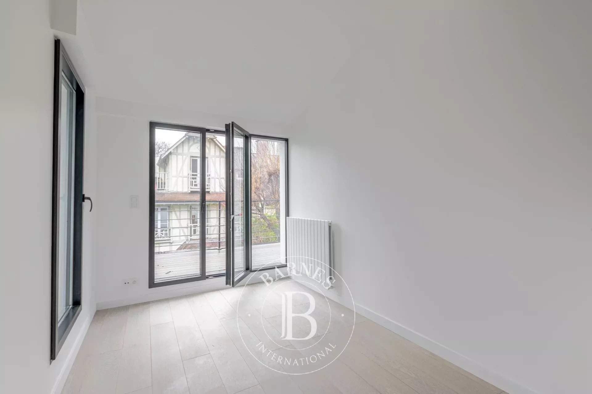 Paris  - House 4 Bedrooms - picture 14
