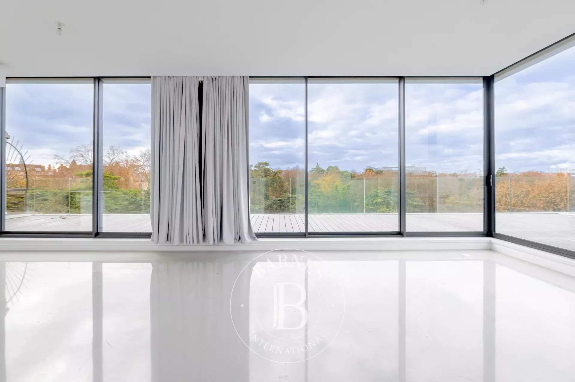 Paris  - Appartement 5 Pi&egrave;ces 3 Chambres - picture 1