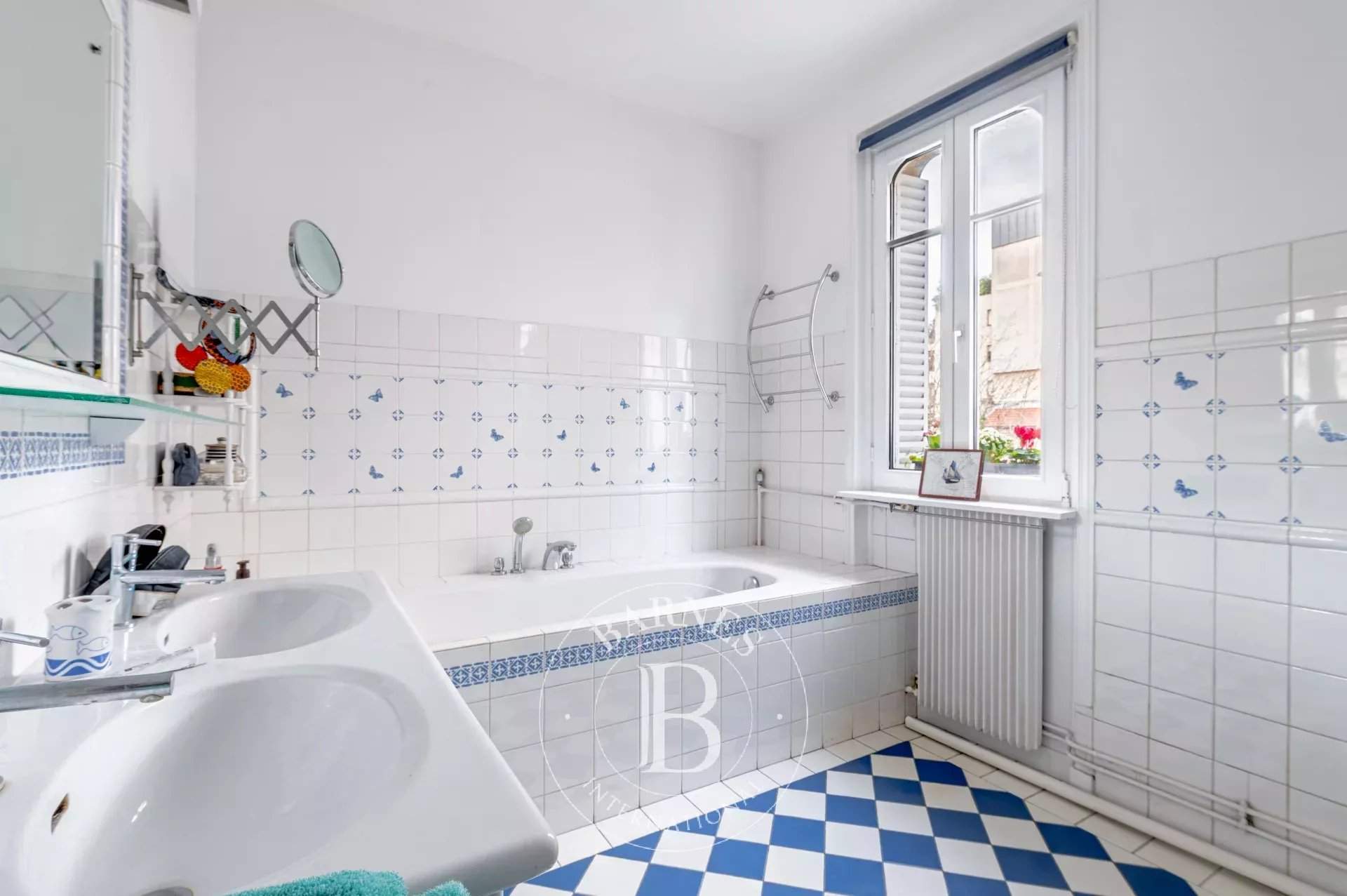 Paris  - House 5 Bedrooms - picture 12