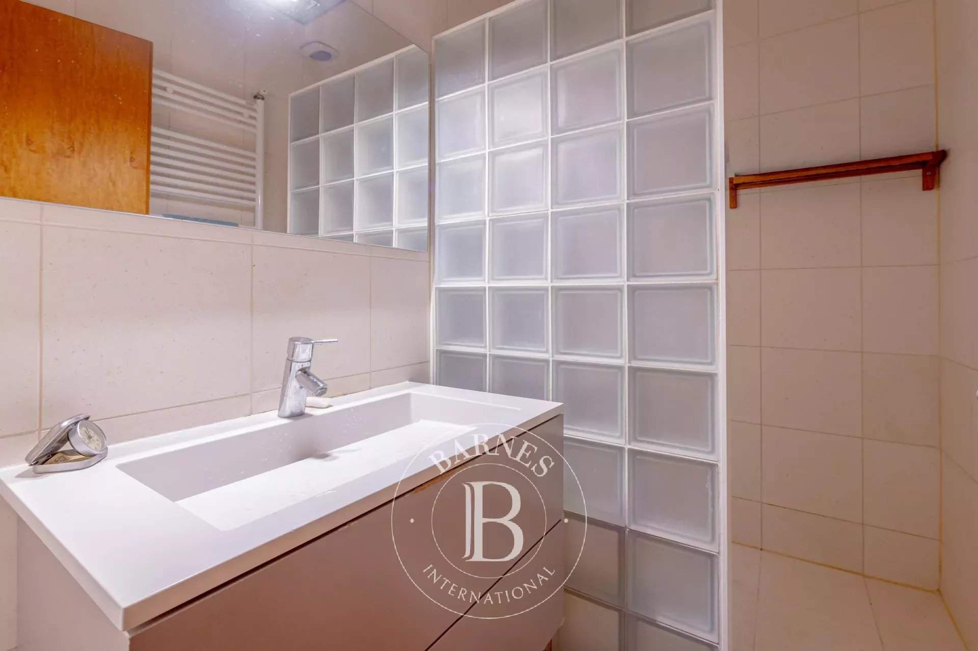 Paris  - House 3 Bedrooms - picture 10