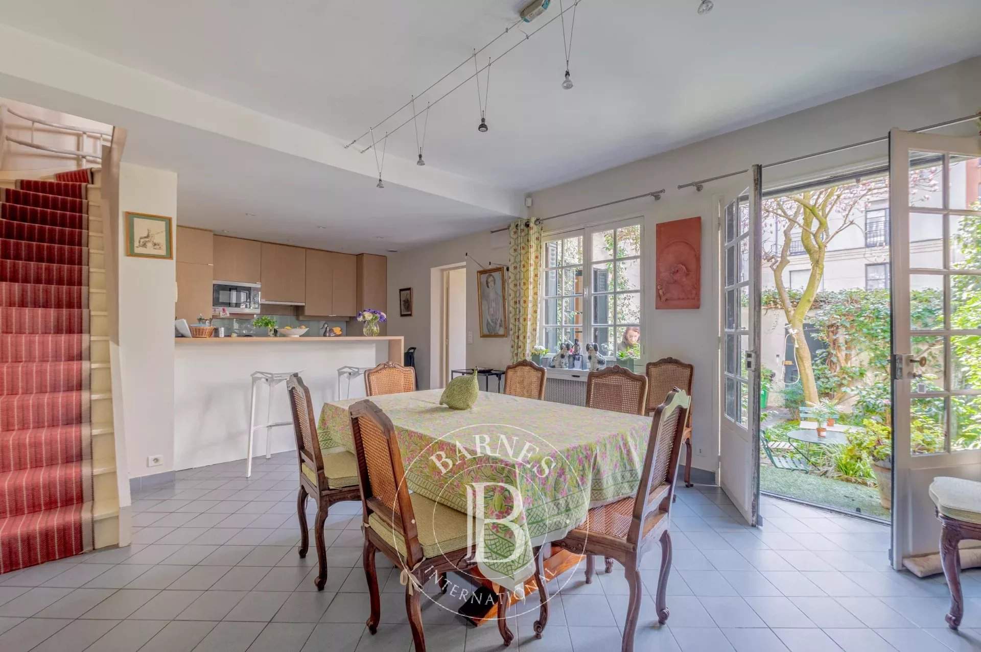 Paris  - House 3 Bedrooms - picture 2