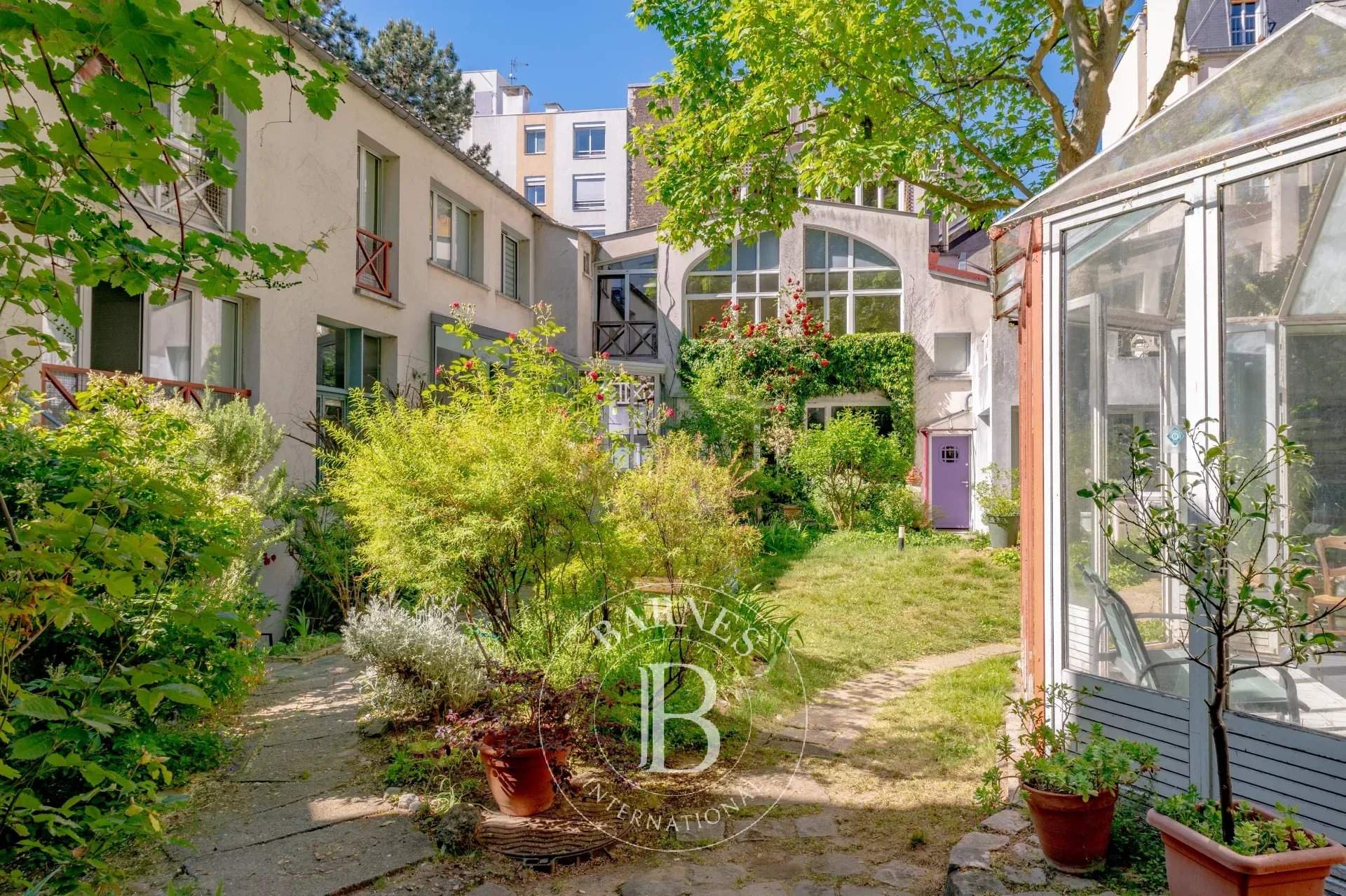 Paris  - House 3 Bedrooms - picture 1