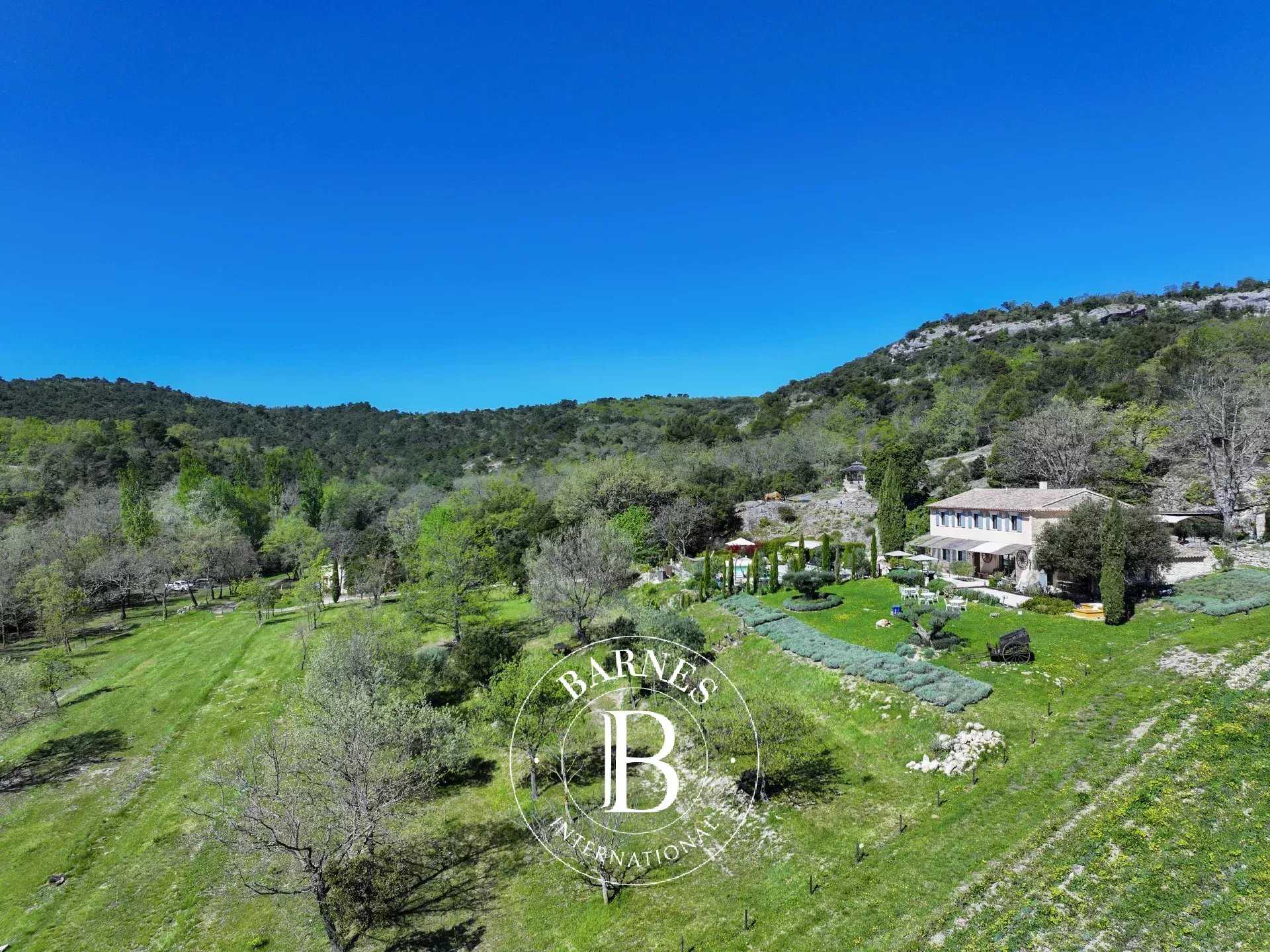 Gordes  - Propriété 7 Pi&egrave;ces 5 Chambres