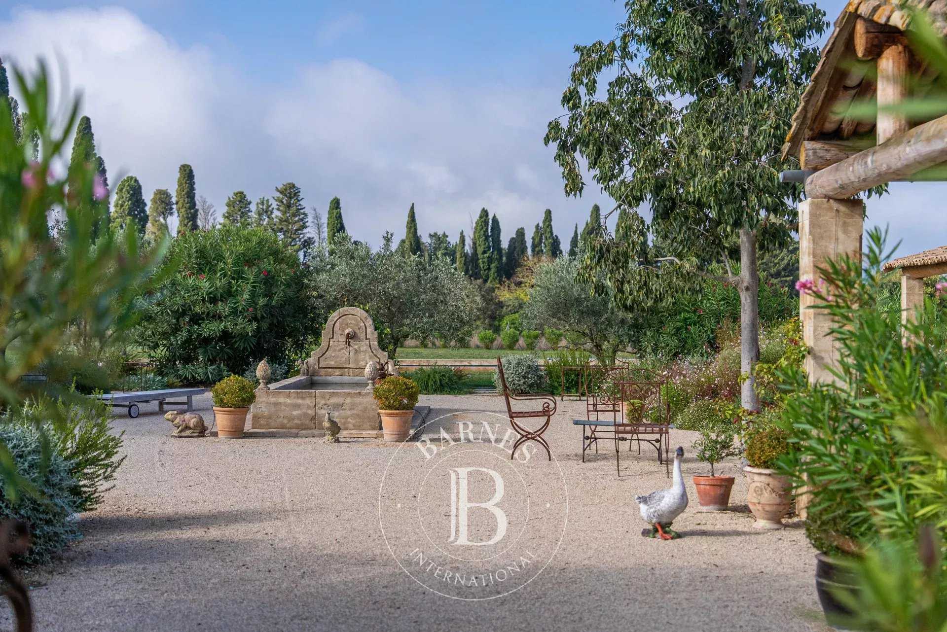 Eygalières  - House 6 Bedrooms