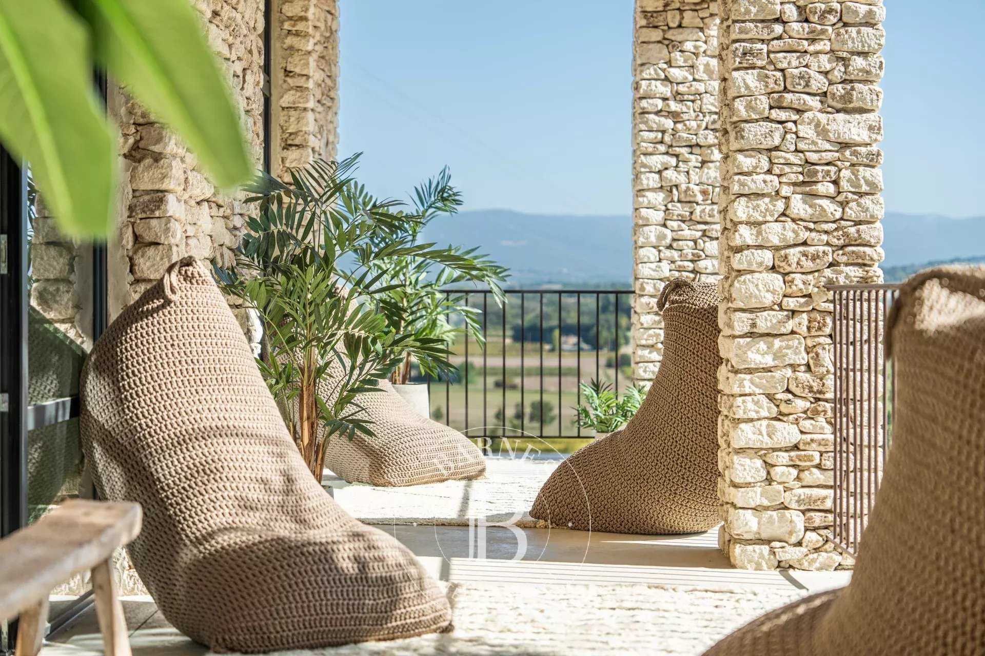 Gordes  - Maison 8 Pièces 6 Chambres