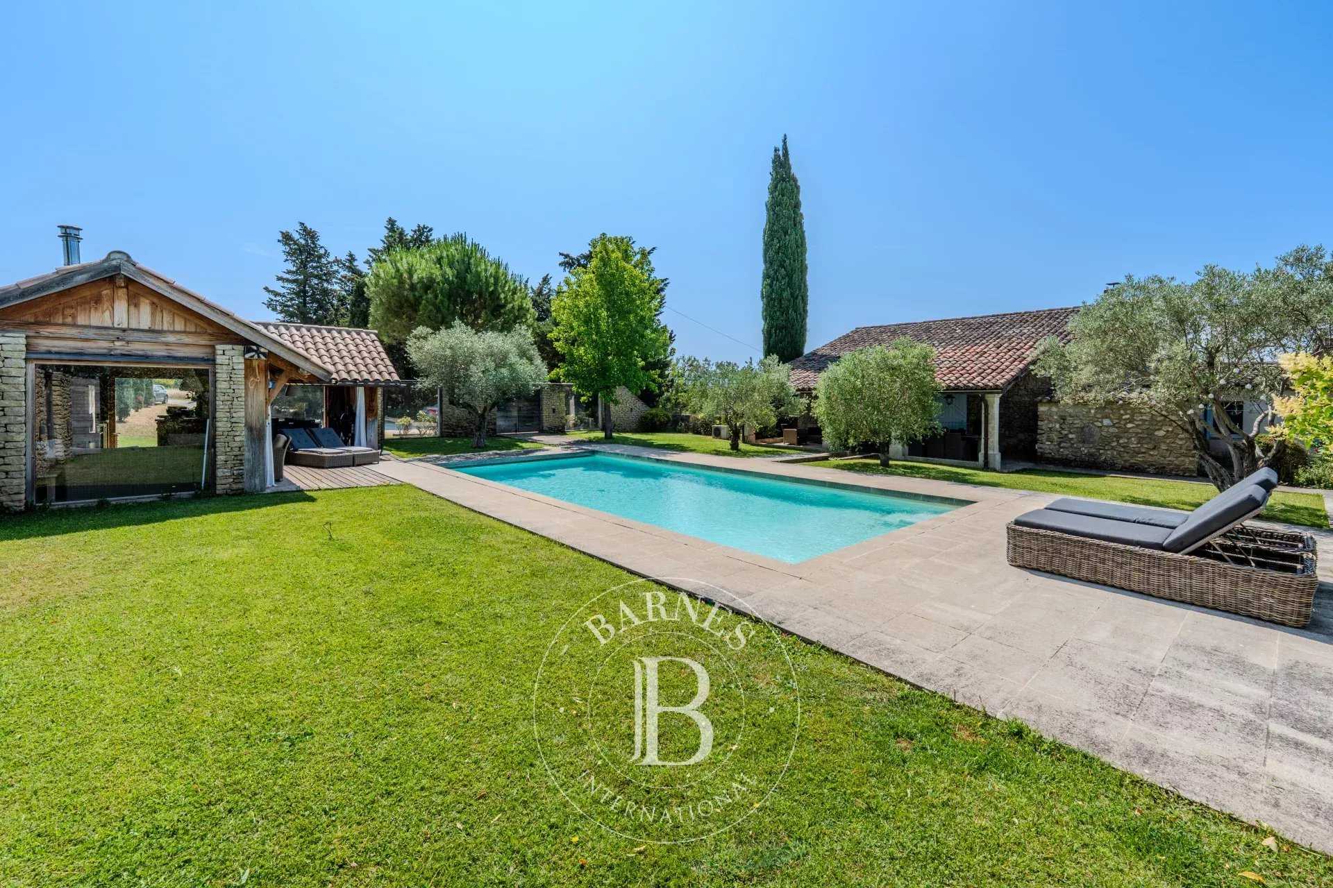 L'Isle-sur-la-Sorgue  - Property 