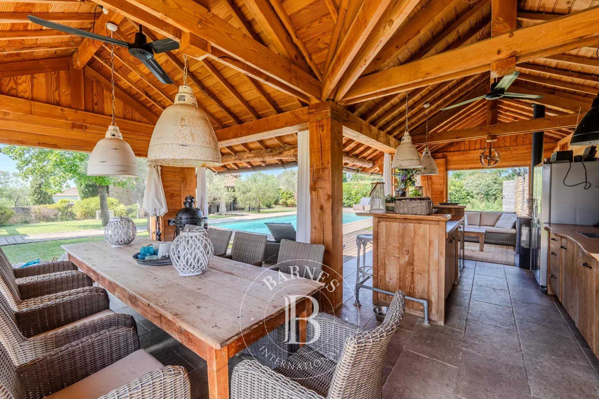 L'Isle-sur-la-Sorgue  - Property 