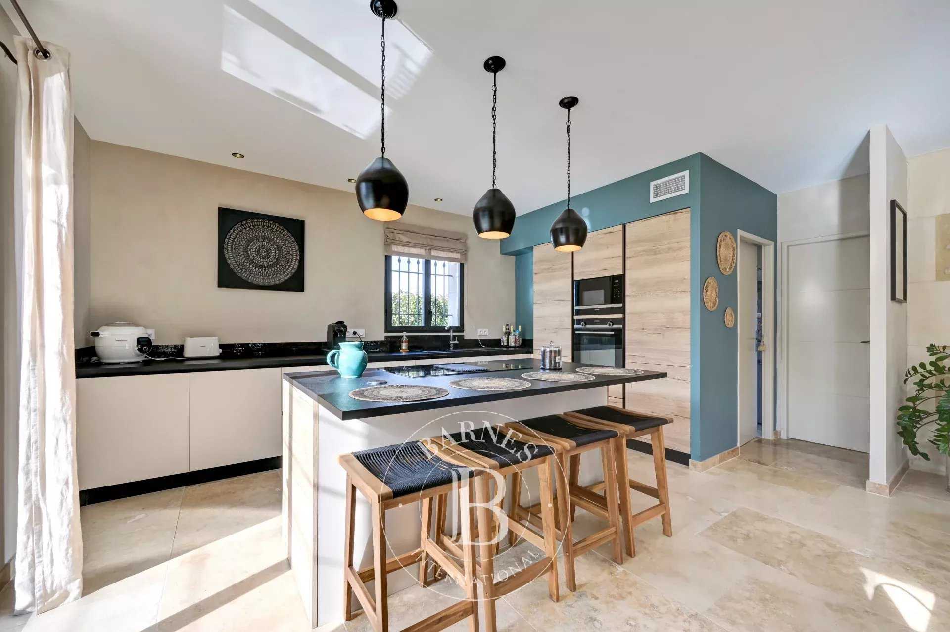 Mollégès  - Maison 5 Pièces 4 Chambres