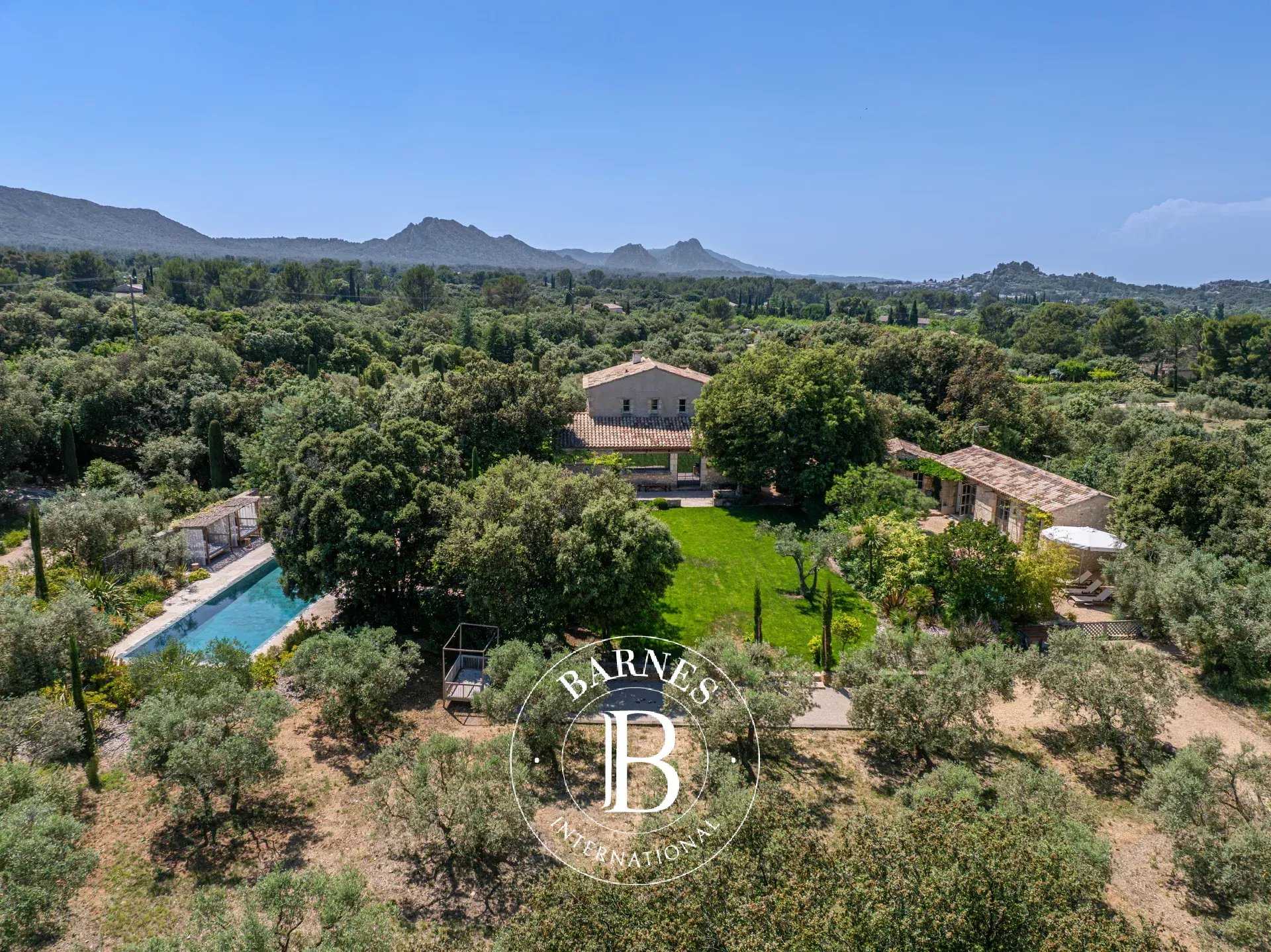 Eygalières  - House 5 Bedrooms