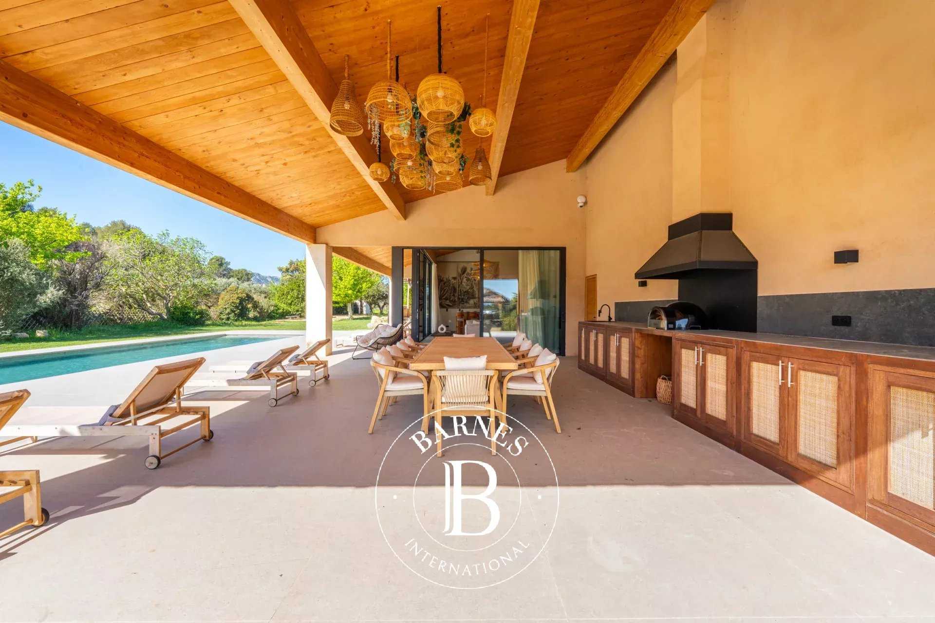 Eygalières  - Maison 8 Pi&egrave;ces 6 Chambres