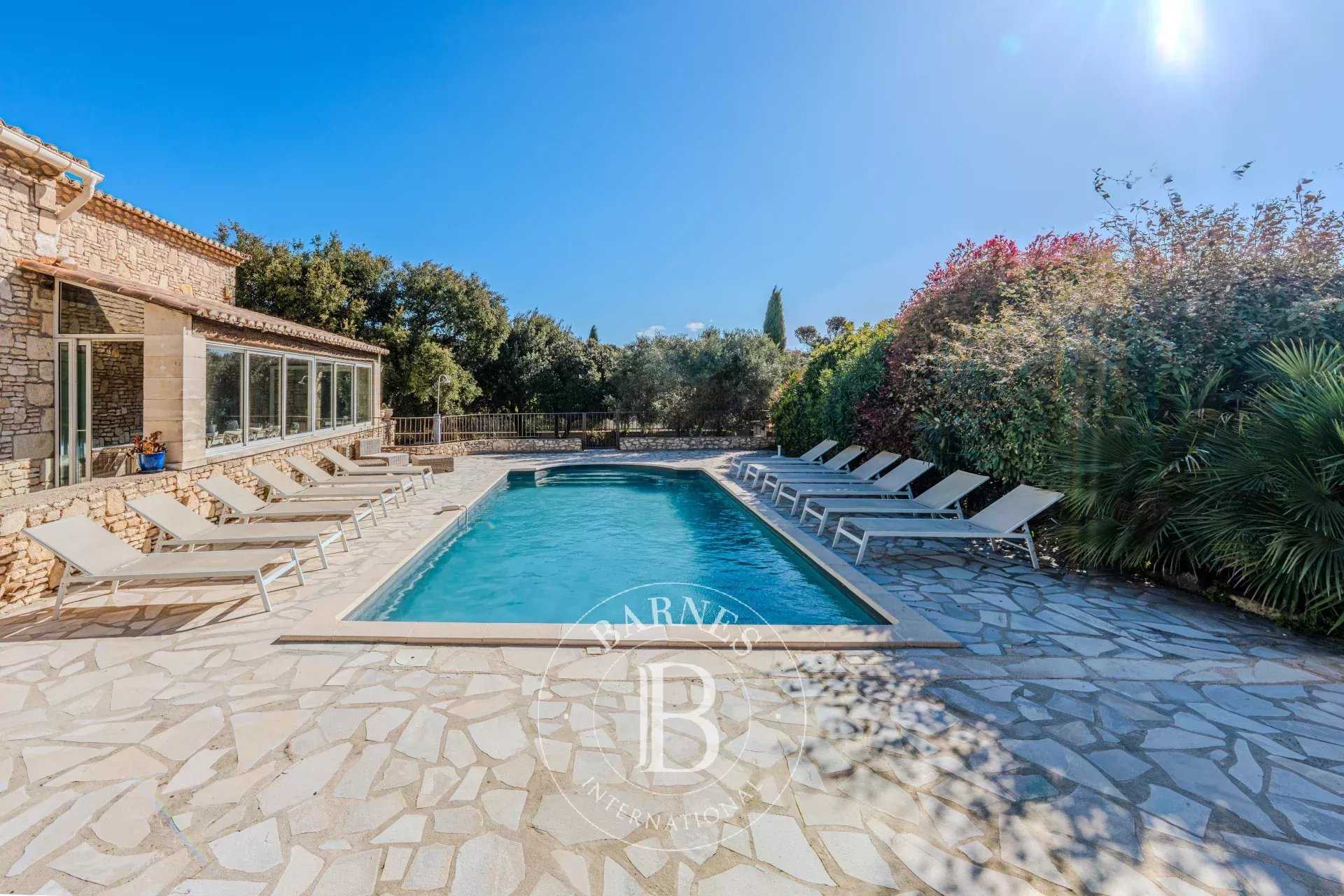 Cavaillon  - Maison de village 8 Pi&egrave;ces 5 Chambres