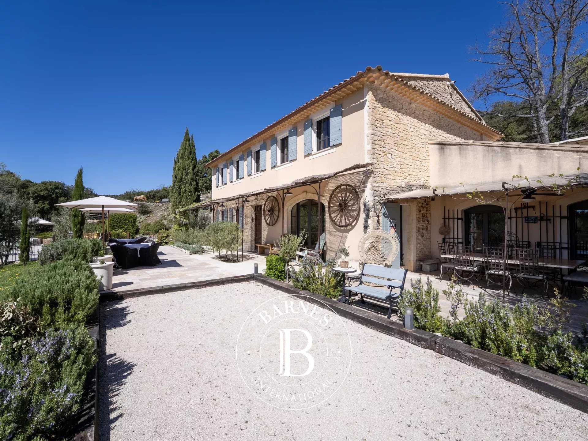 Gordes  - Propriété 7 Pi&egrave;ces 5 Chambres
