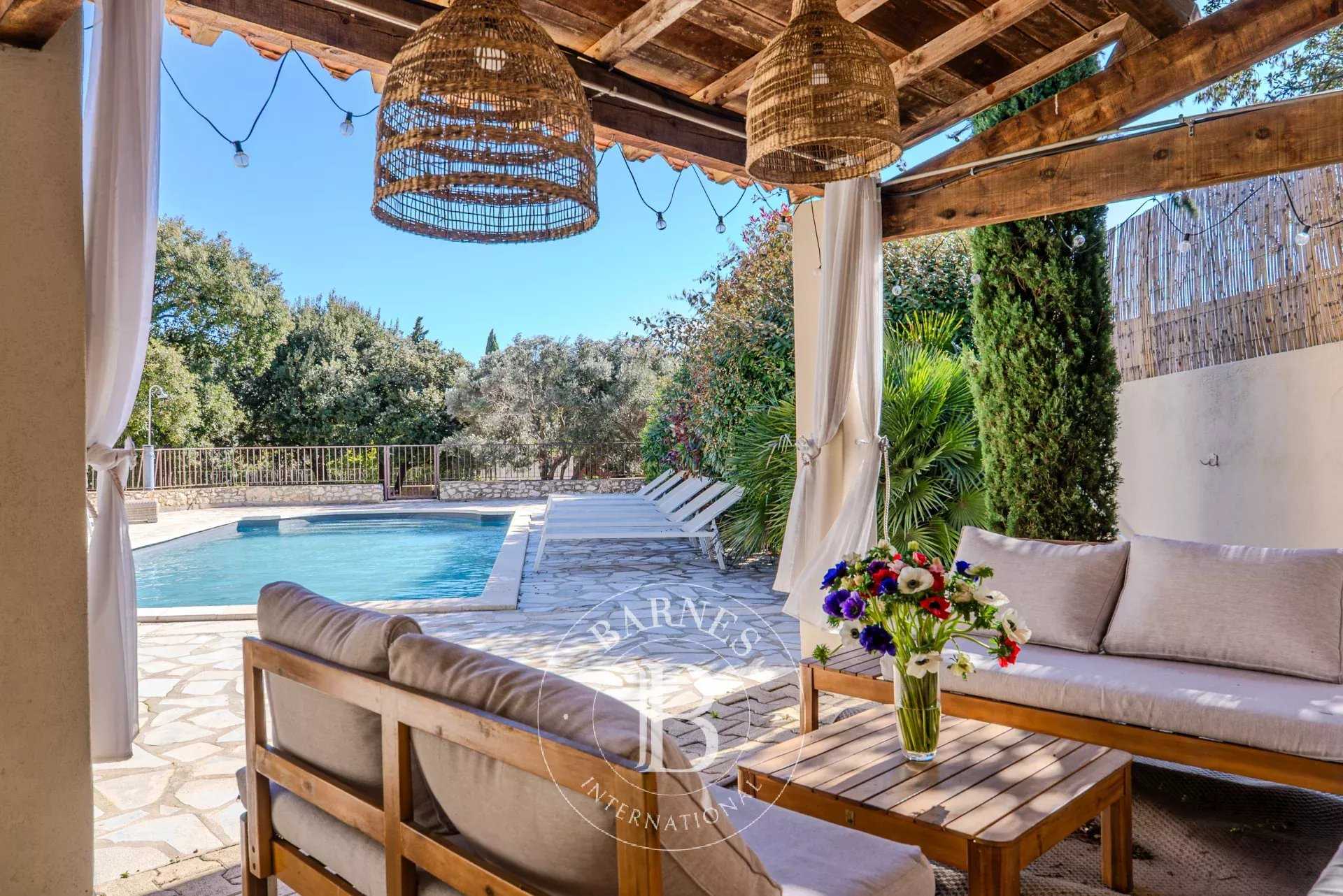 Cavaillon  - Maison de village 8 Pi&egrave;ces 5 Chambres