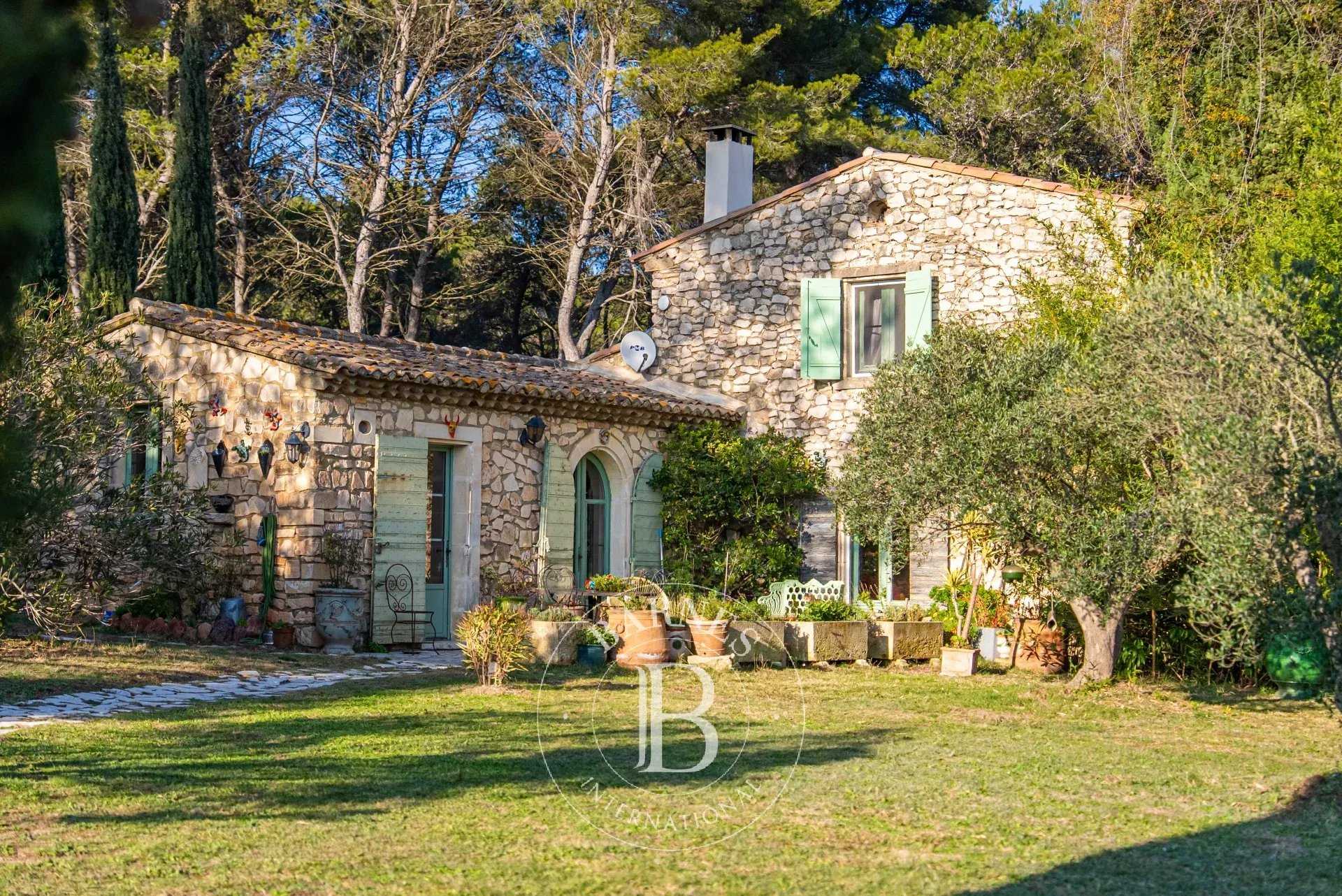 Eygalières  - Propriété 15 Pi&egrave;ces 3 Chambres