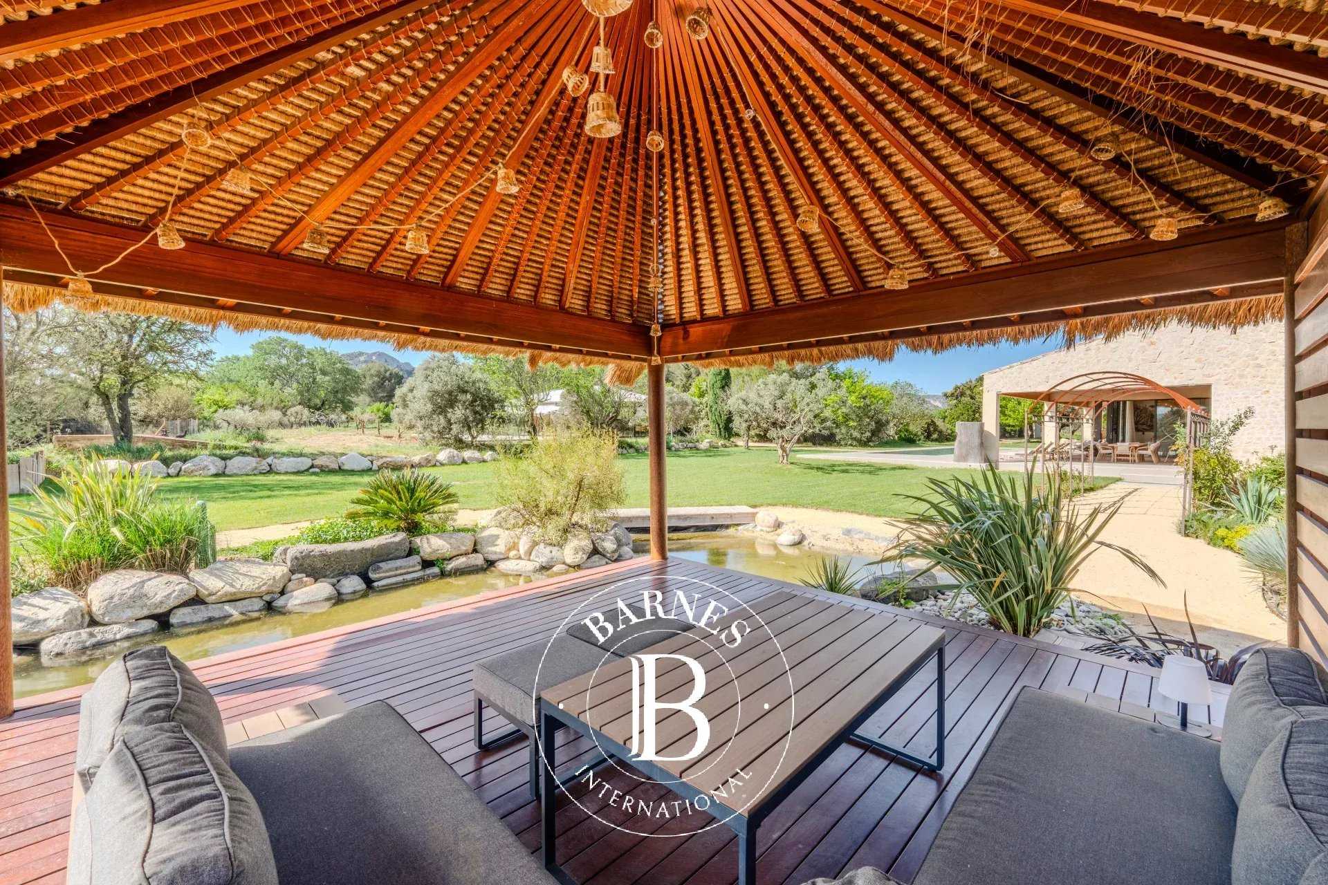 Eygalières  - Maison 8 Pi&egrave;ces 6 Chambres