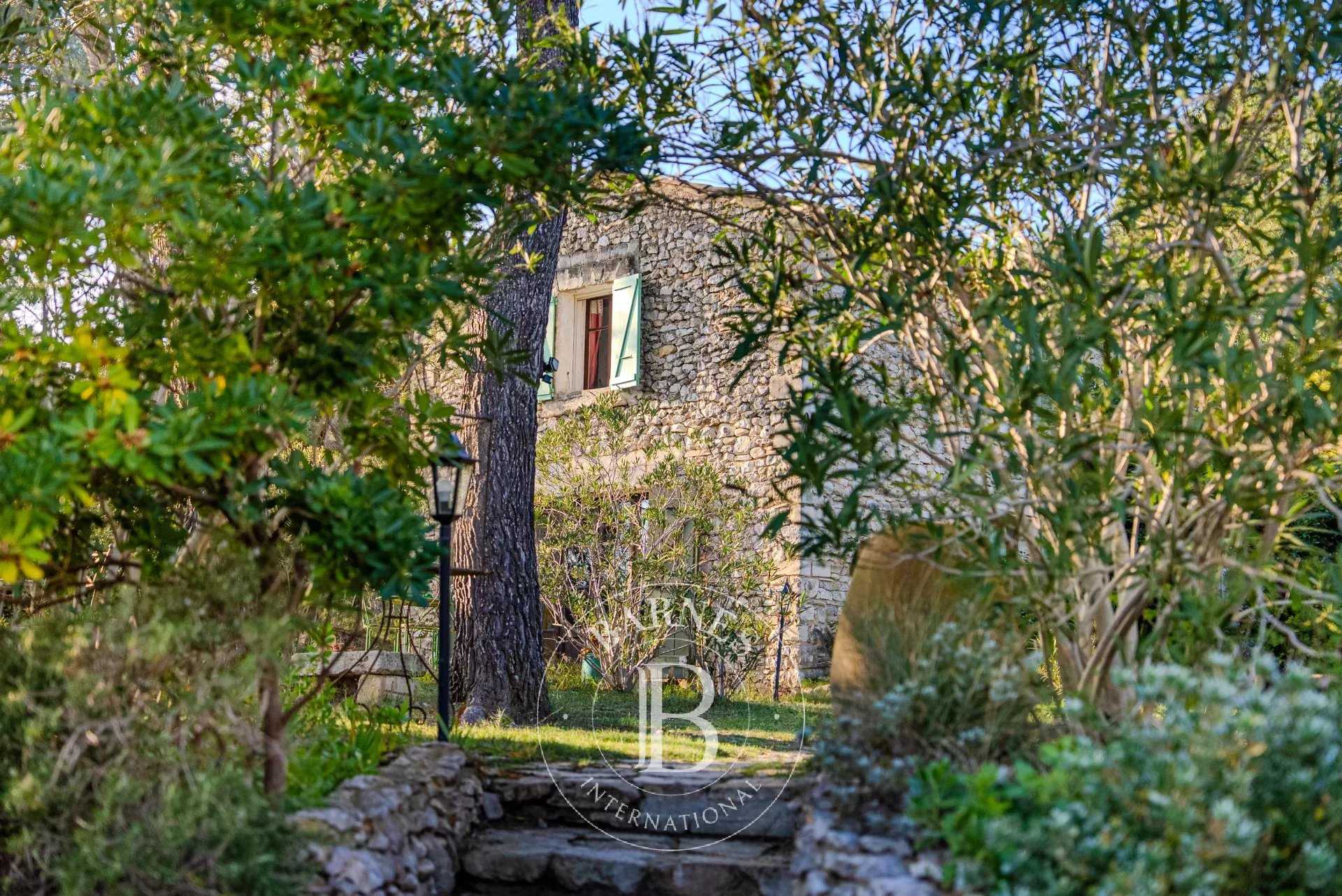 Eygalières  - Propriété 15 Pi&egrave;ces 3 Chambres
