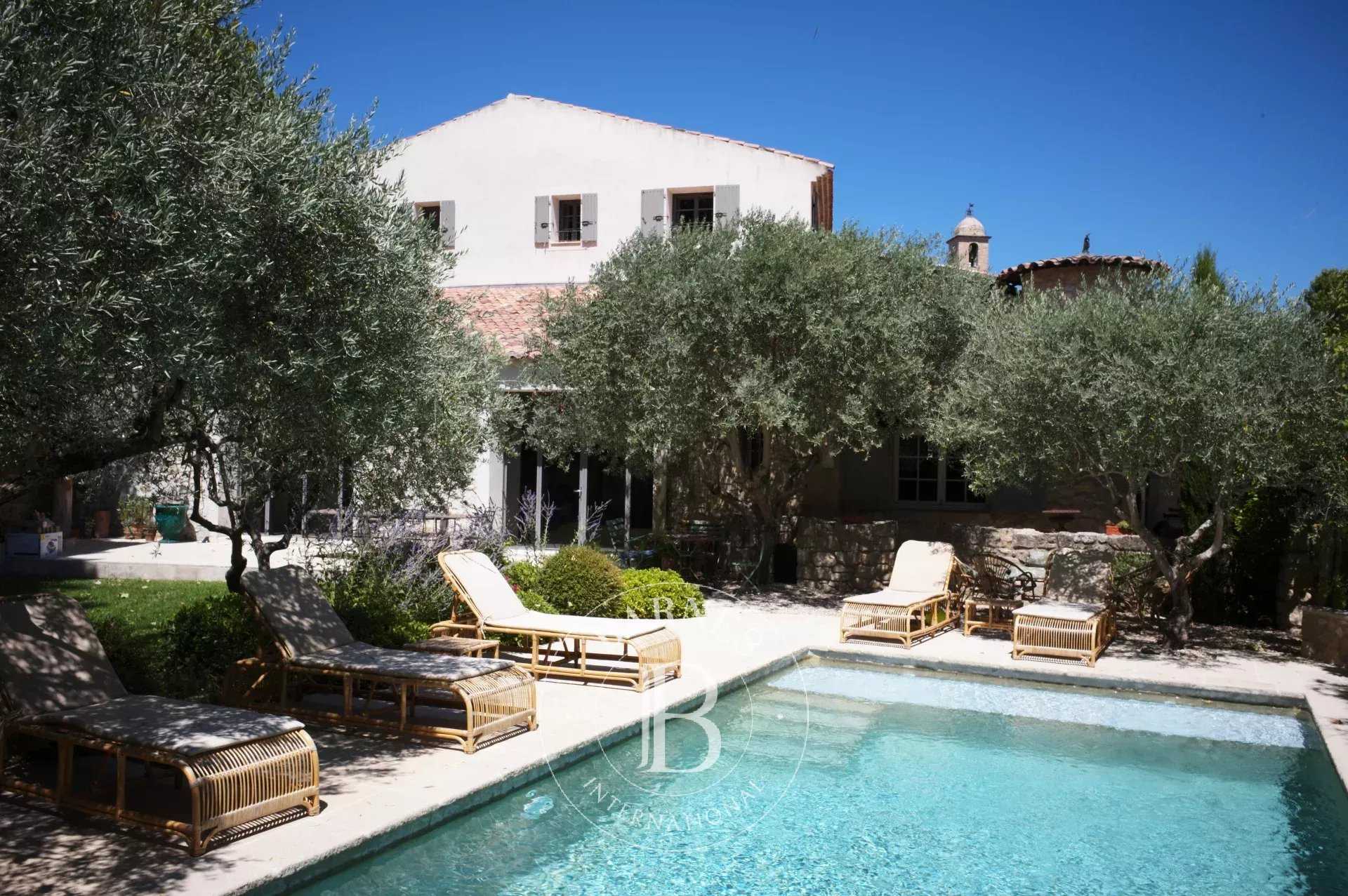 Mormoiron  - Maison de village 11 Pi&egrave;ces 8 Chambres