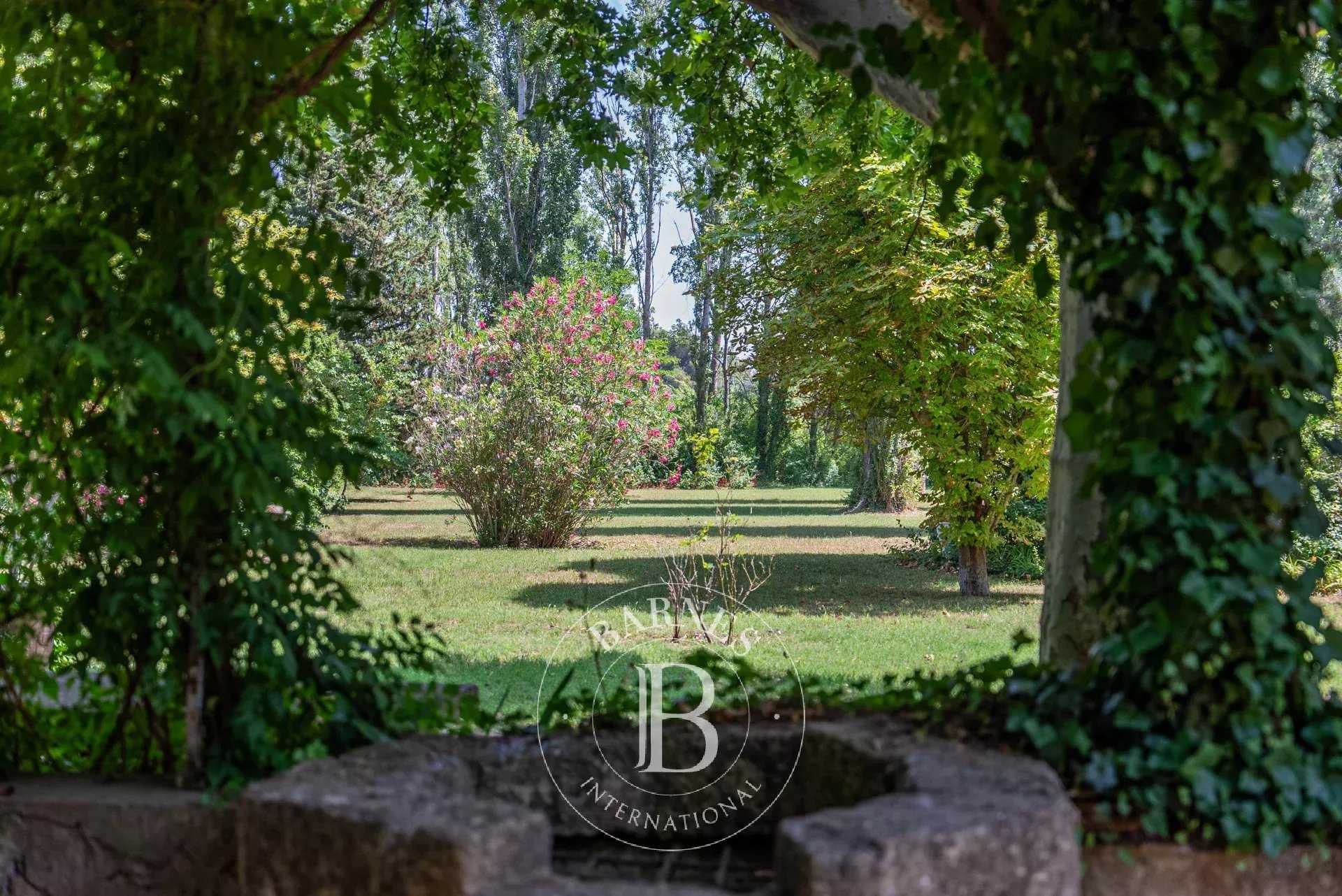 Taillades  - Mas 8 Bedrooms