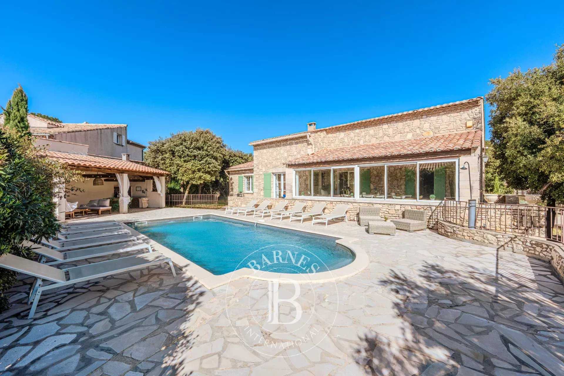 Cavaillon  - Maison de village 8 Pi&egrave;ces 5 Chambres