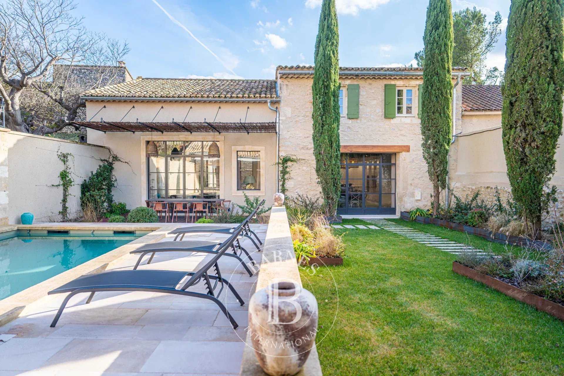 Eygalières  - Maison 9 Pi&egrave;ces 6 Chambres