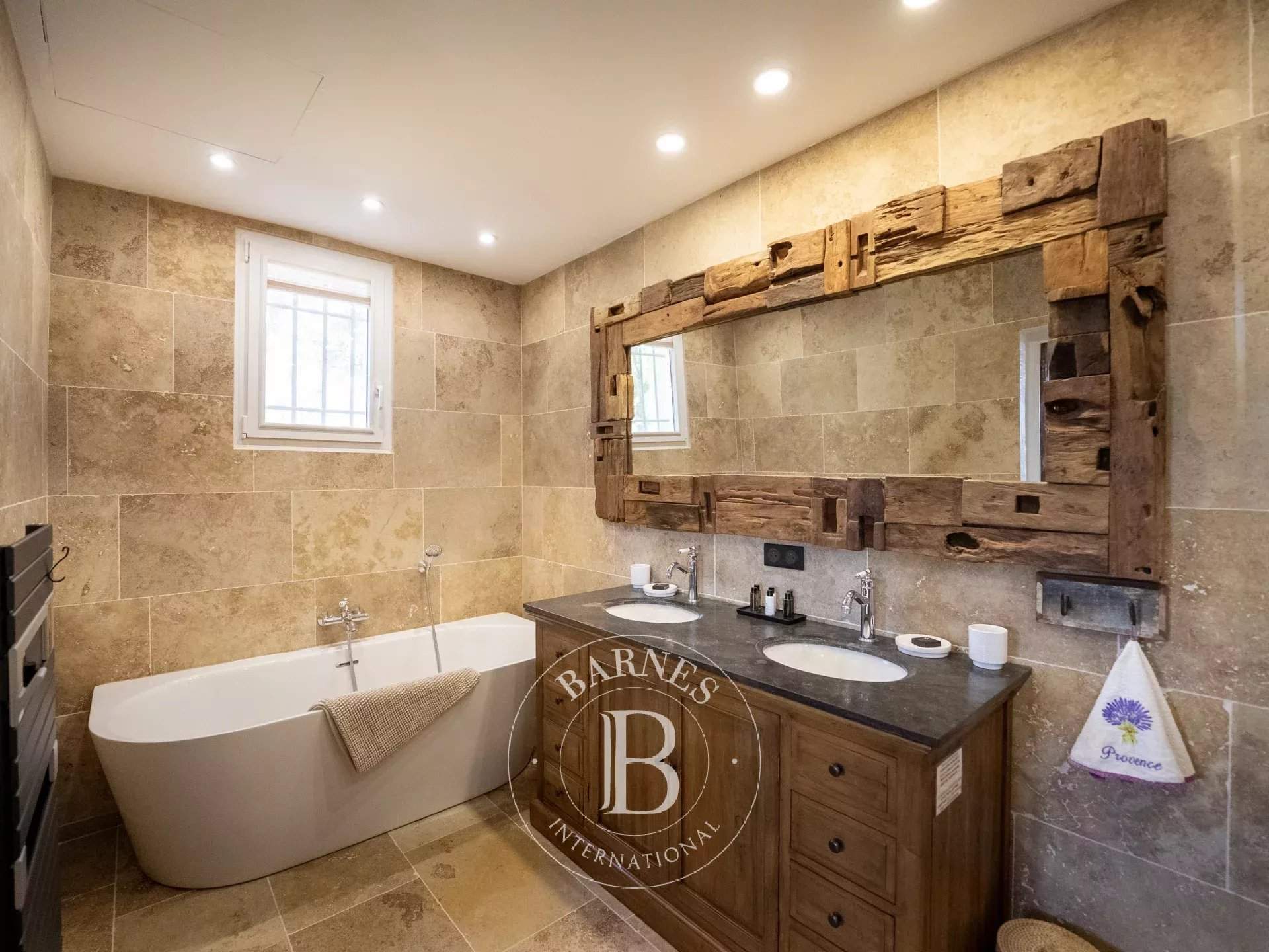 Murs  - Property 5 Bedrooms - picture 16