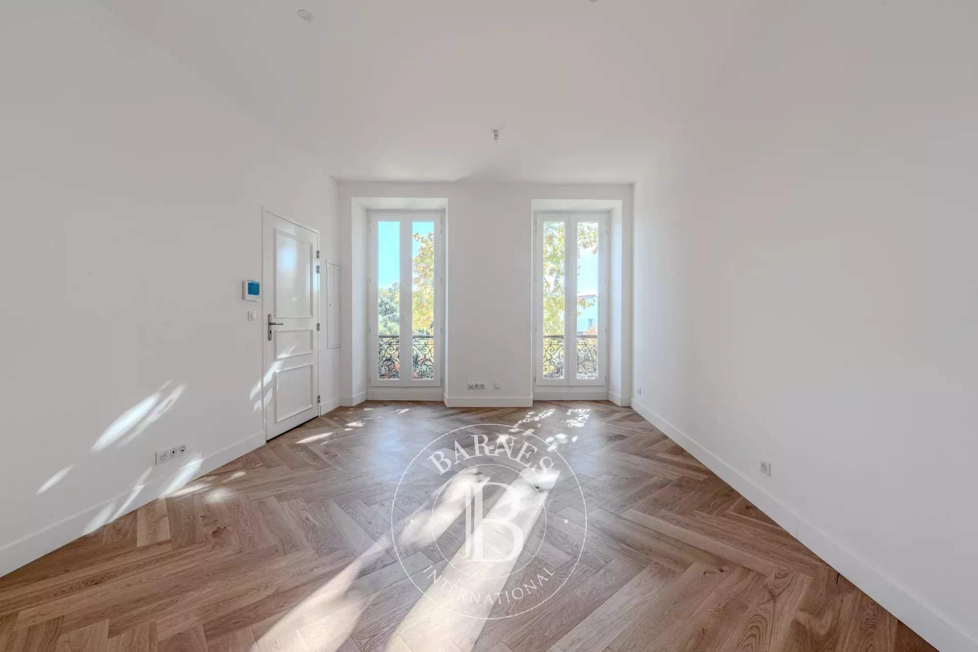 Avignon  - Immeuble 26 Pièces - picture 6