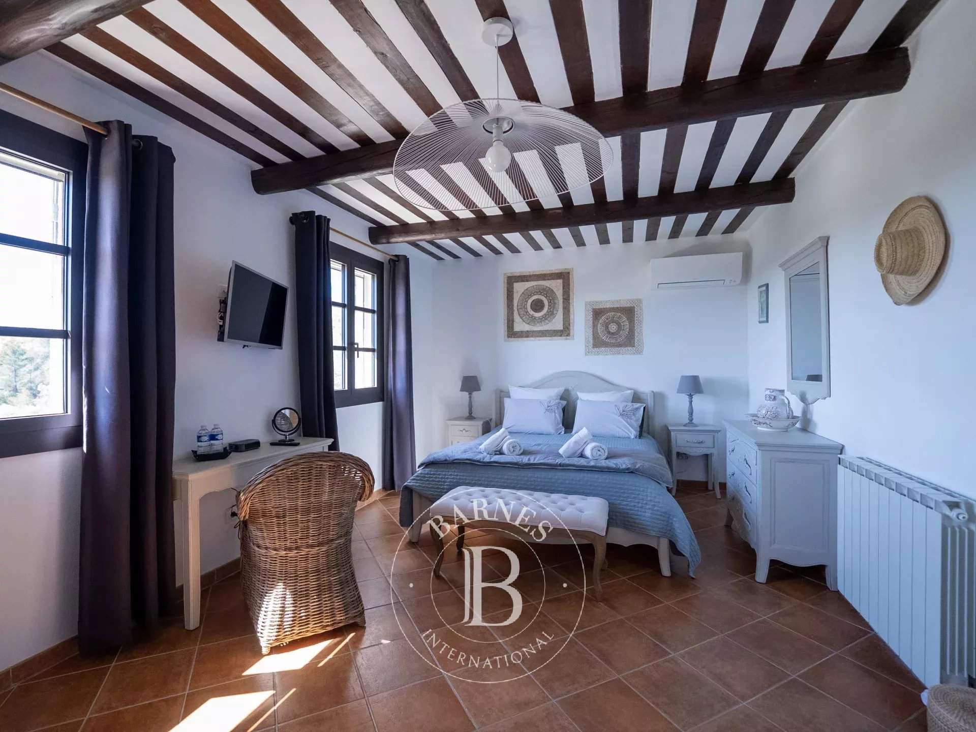 Murs  - Property 5 Bedrooms - picture 19
