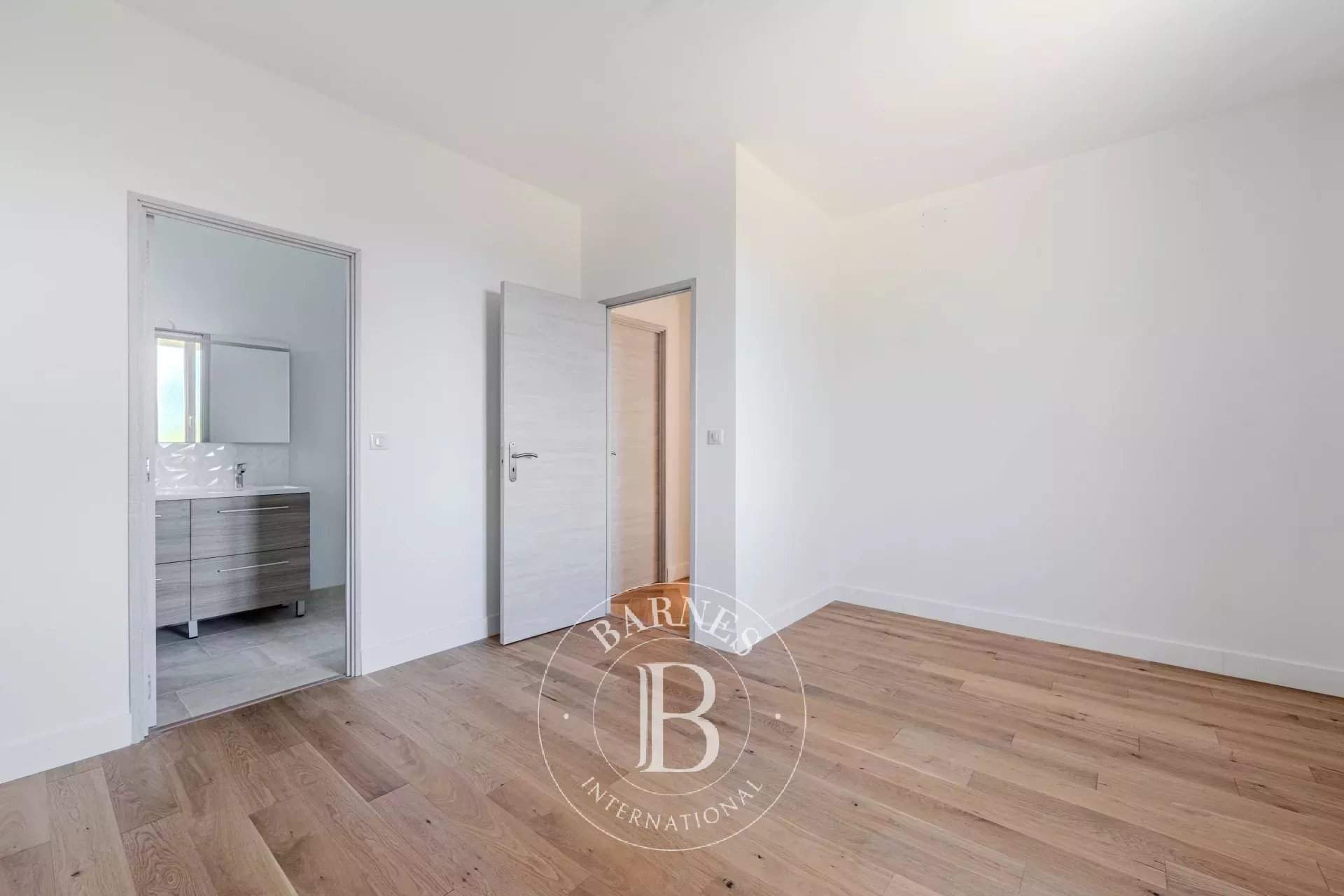 Avignon  - Immeuble 26 Pièces - picture 11