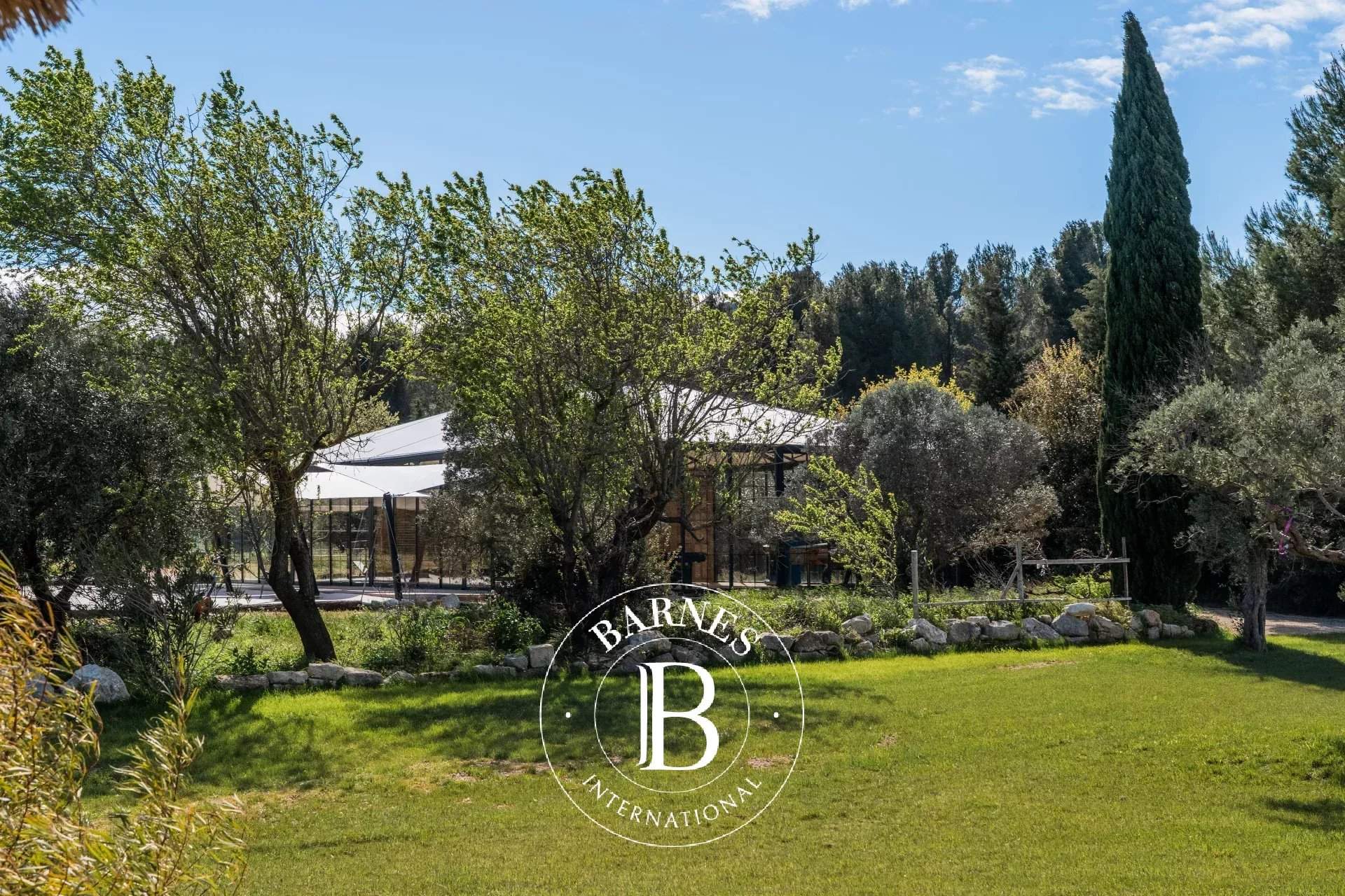 Eygalières  - Maison 8 Pi&egrave;ces 6 Chambres - picture 7