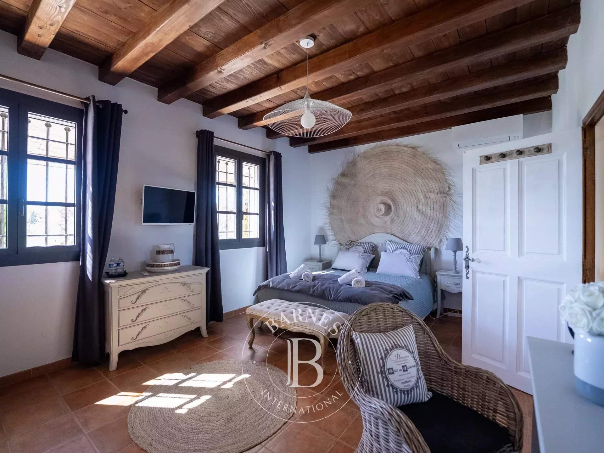 Murs  - Property 5 Bedrooms - picture 14