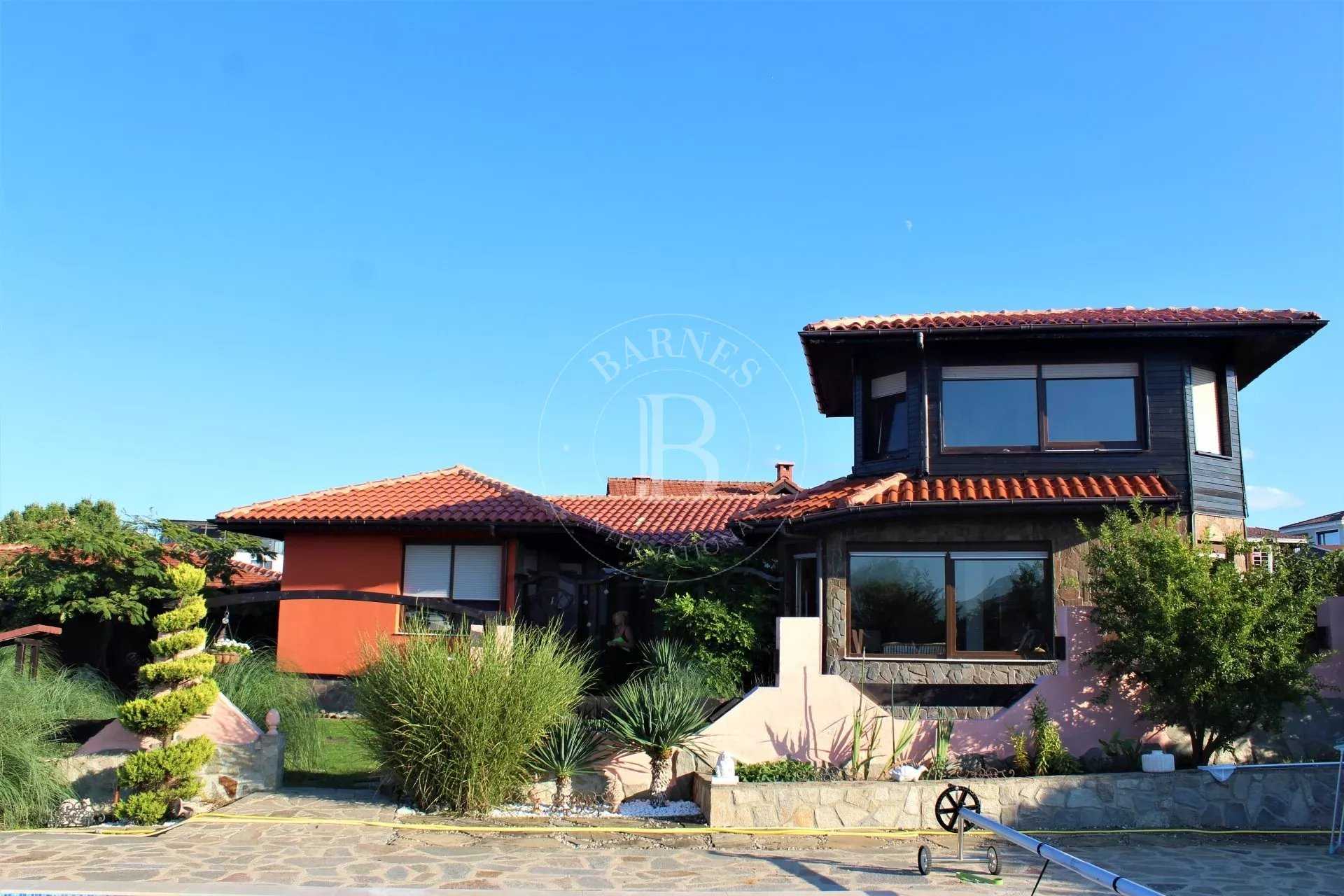 Burgas  - Maison 5 Pièces 4 Chambres