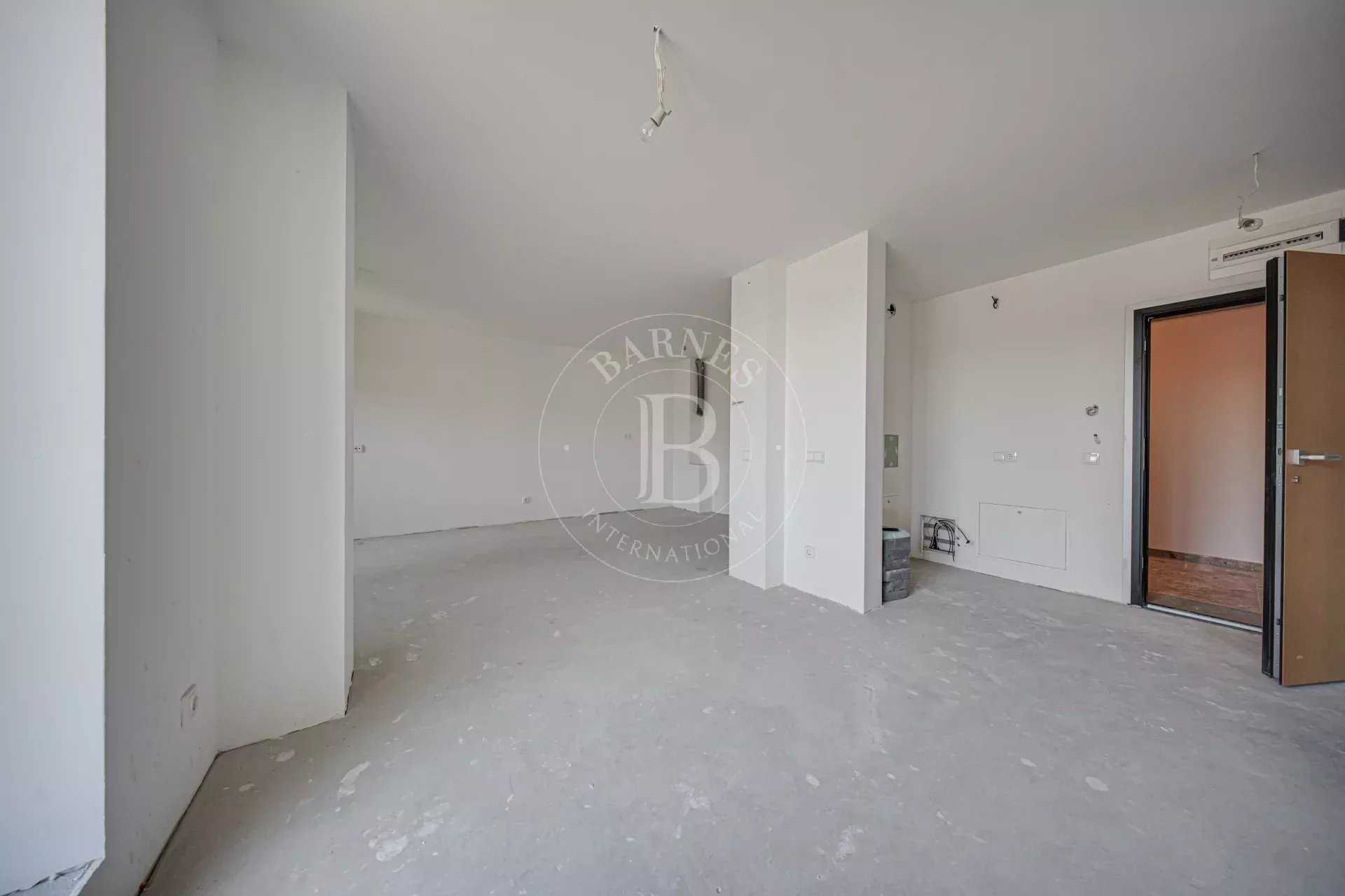 Sofia  - Piso 2 Cuartos, 1 Habitacion