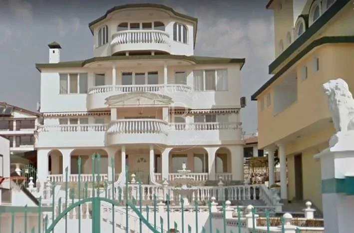 Varna  - Maison 5 Pièces